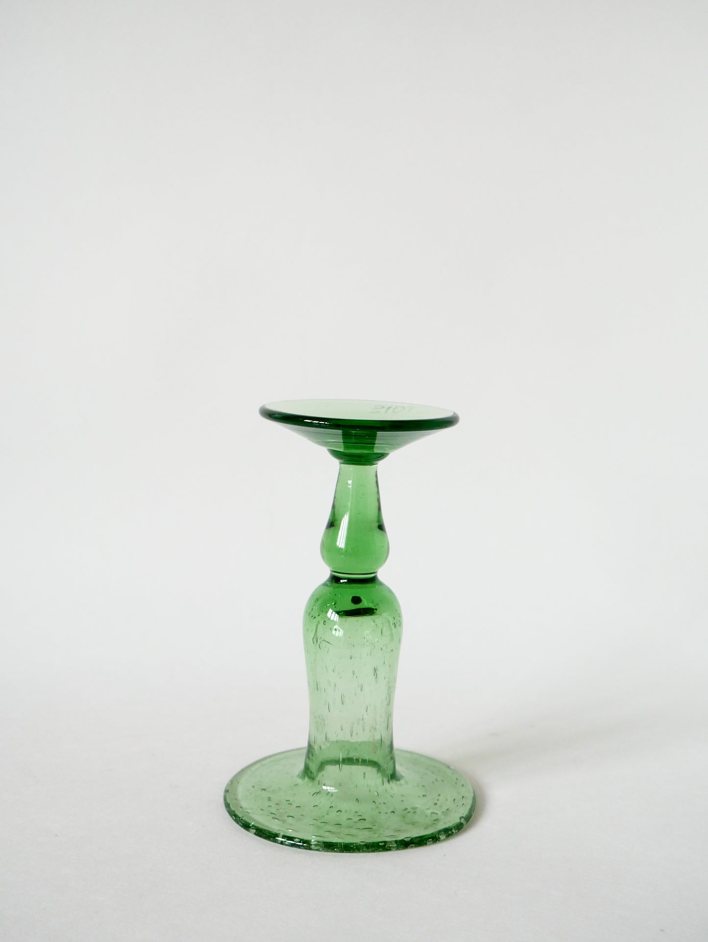 Bougeoir en verre soufflé signé Biot vert 1960-1970