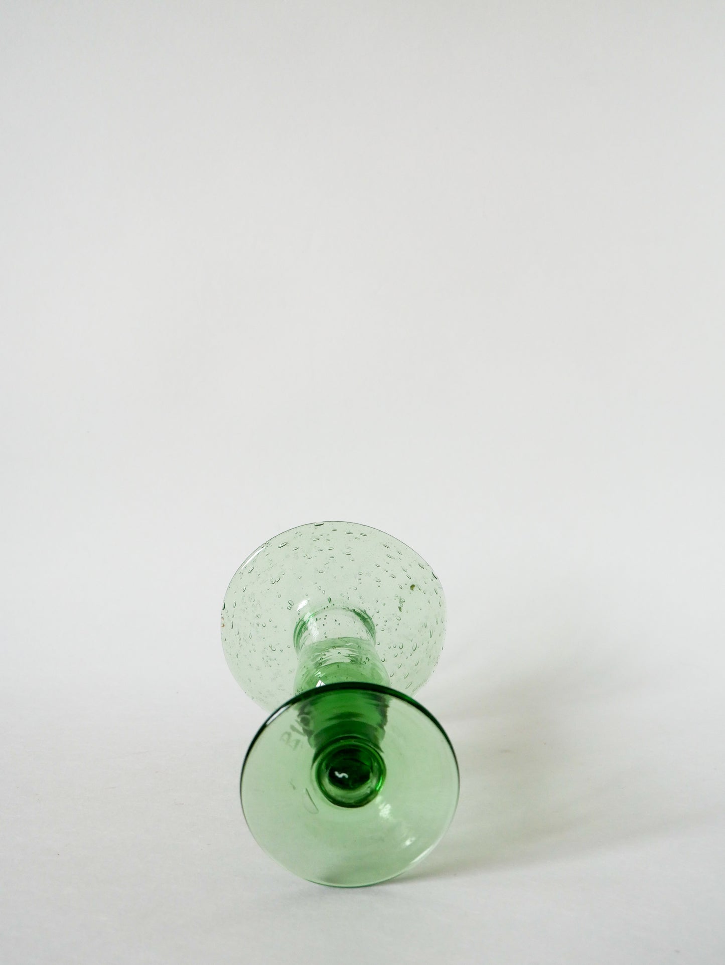 Bougeoir en verre soufflé signé Biot vert 1960-1970