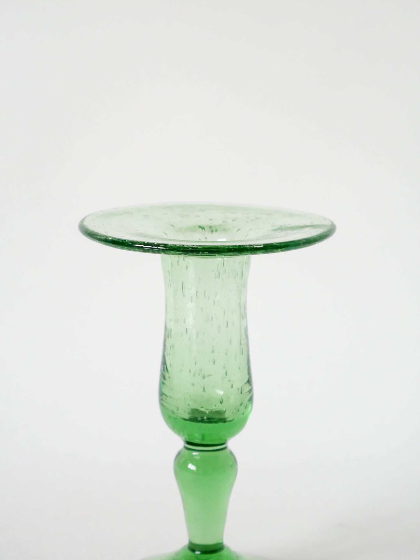 Bougeoir en verre soufflé signé Biot vert 1960-1970