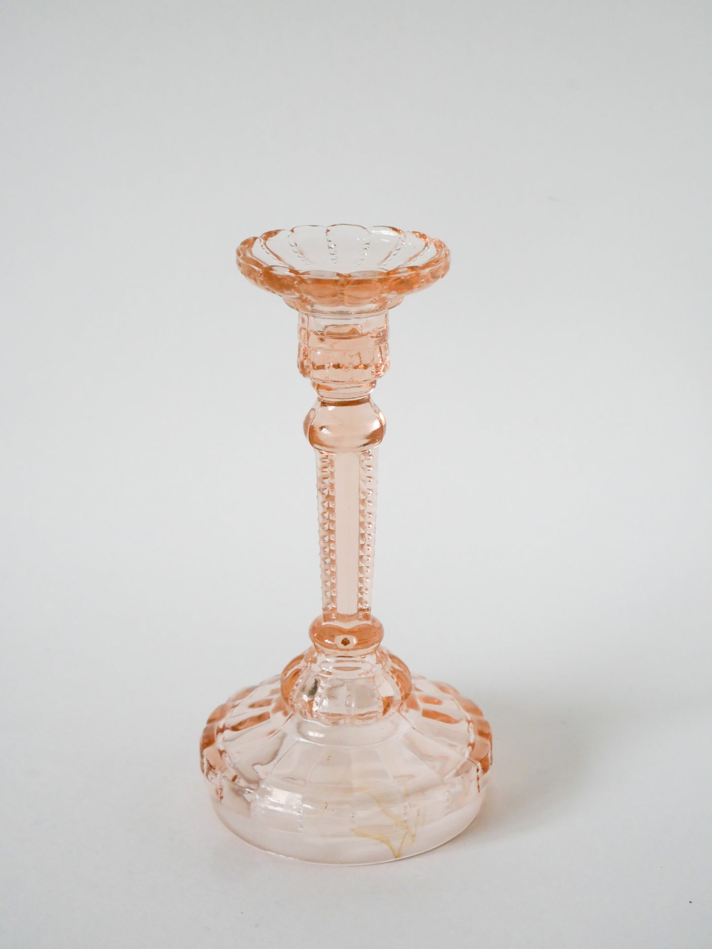 Grand bougeoir en verre moulé, Rose, 1950