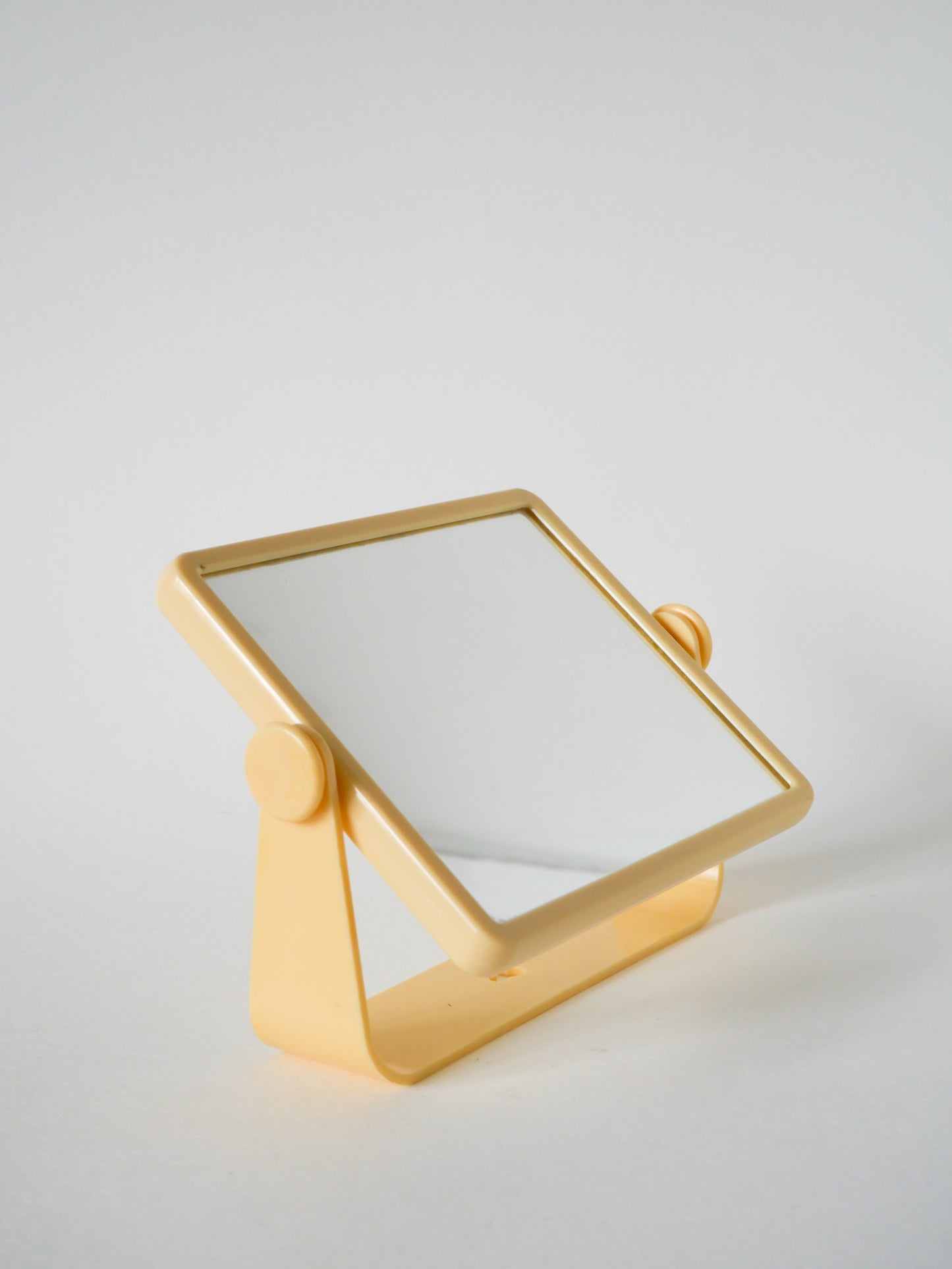 Petit miroir de salle de bain en plastique crème à fixer, 1970