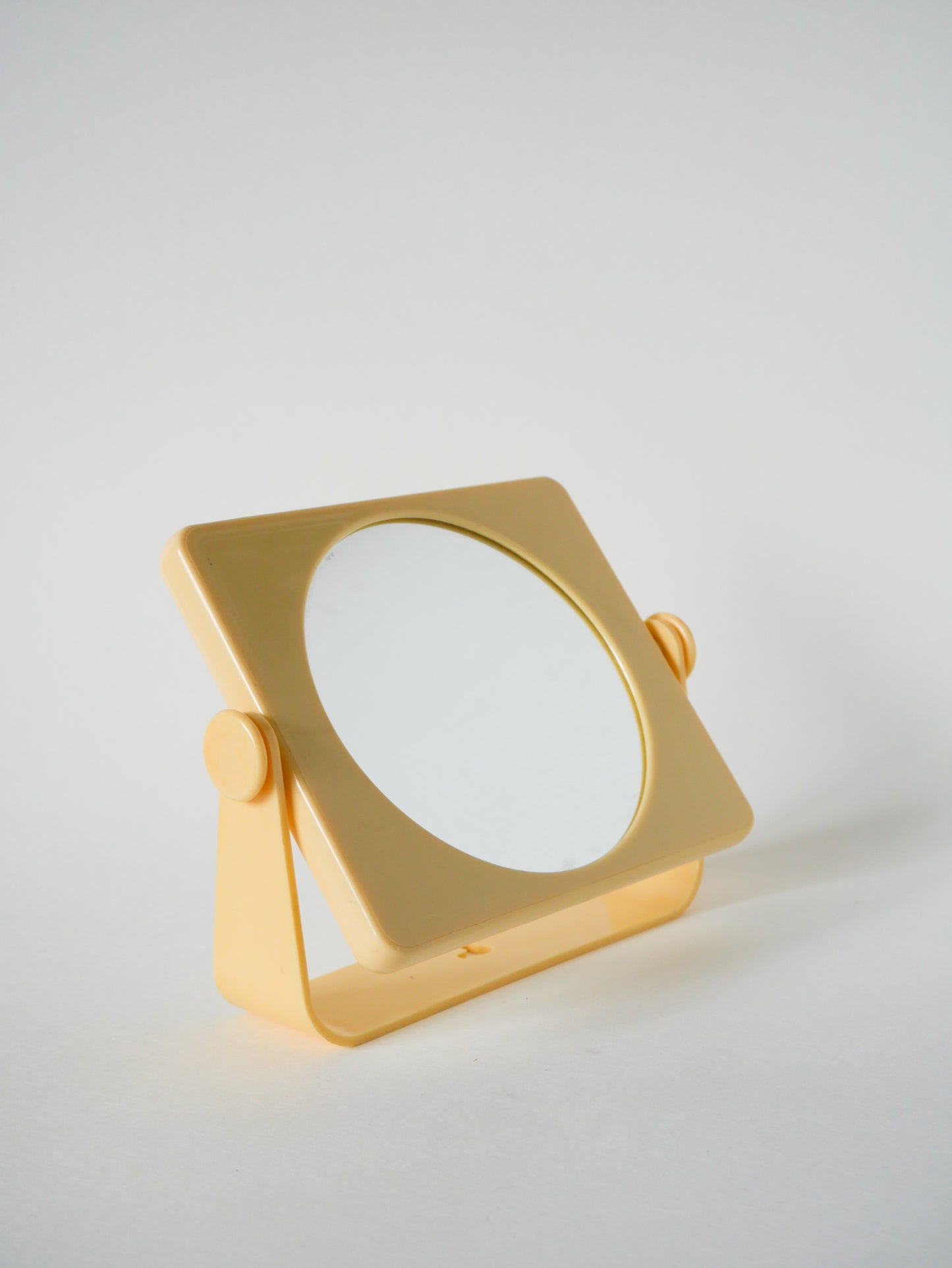 Petit miroir de salle de bain en plastique crème à fixer, 1970