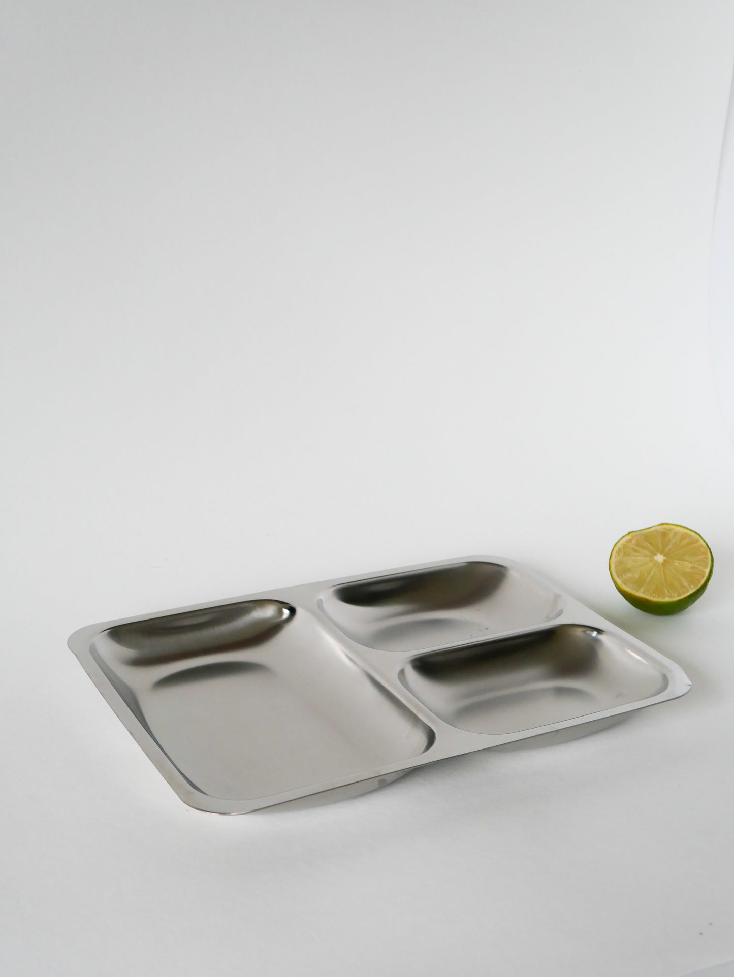 Plat rectangulaire à apéritif en inox brossé, Design, 1970