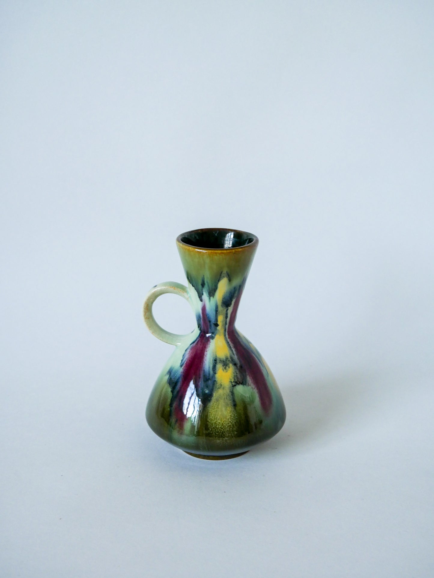 Petit vase en céramique vert et bordeaux, 1970