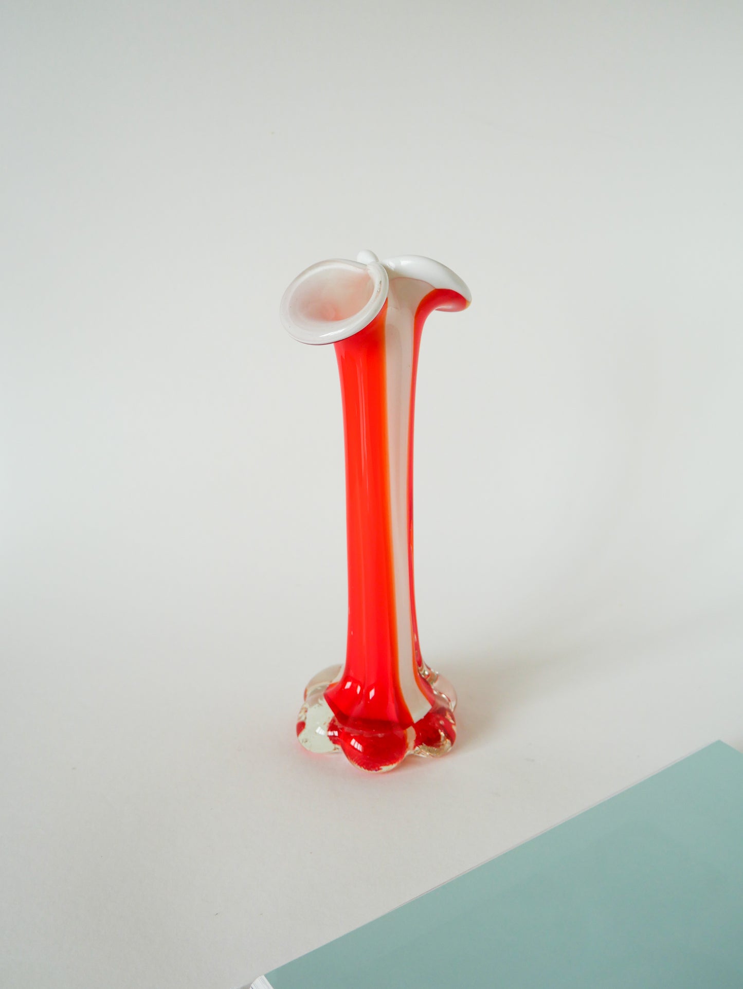 Vase en pâte de verre orange et opaline, 1970