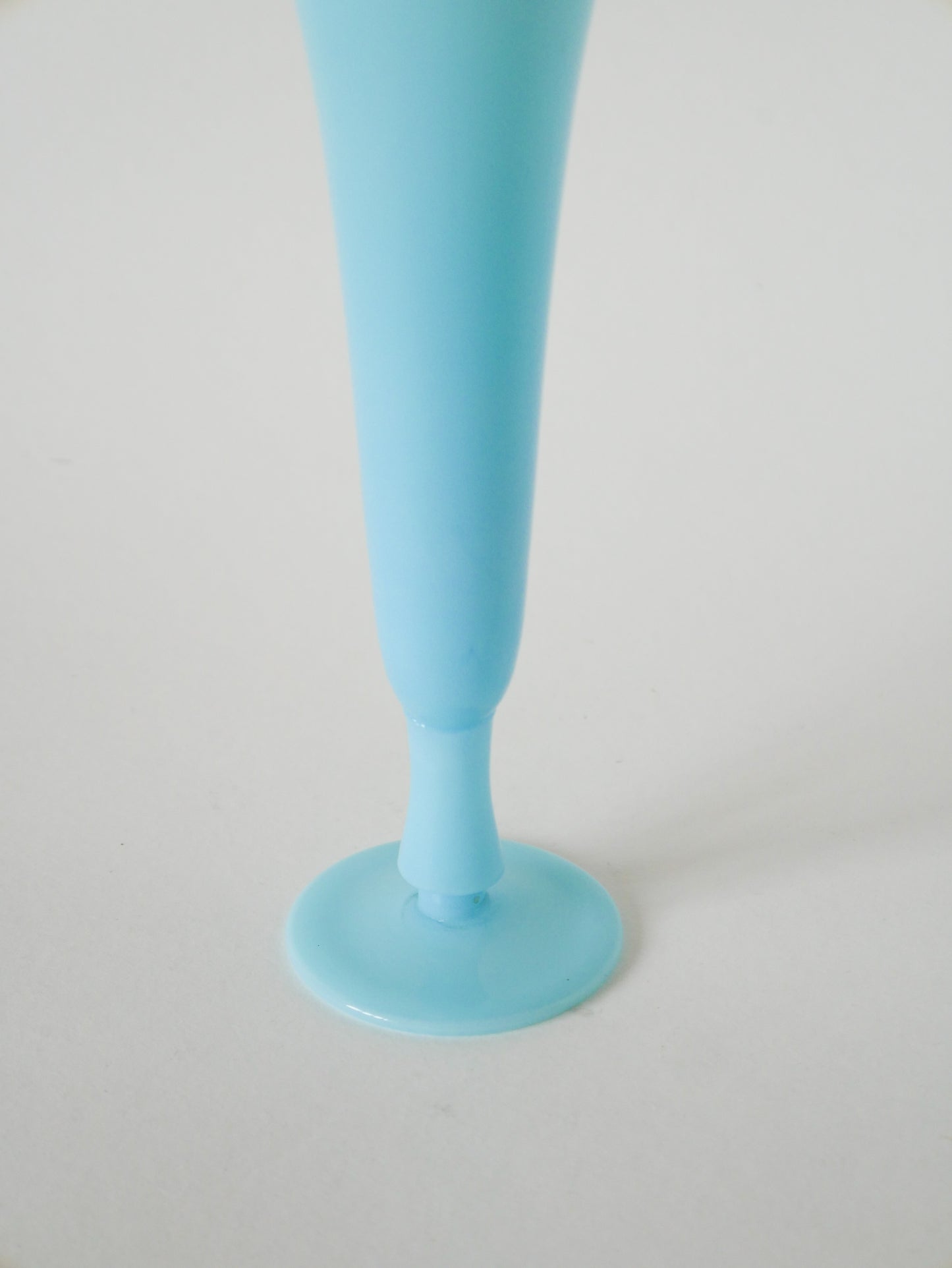 Vase en opaline bleu ciel, 1970