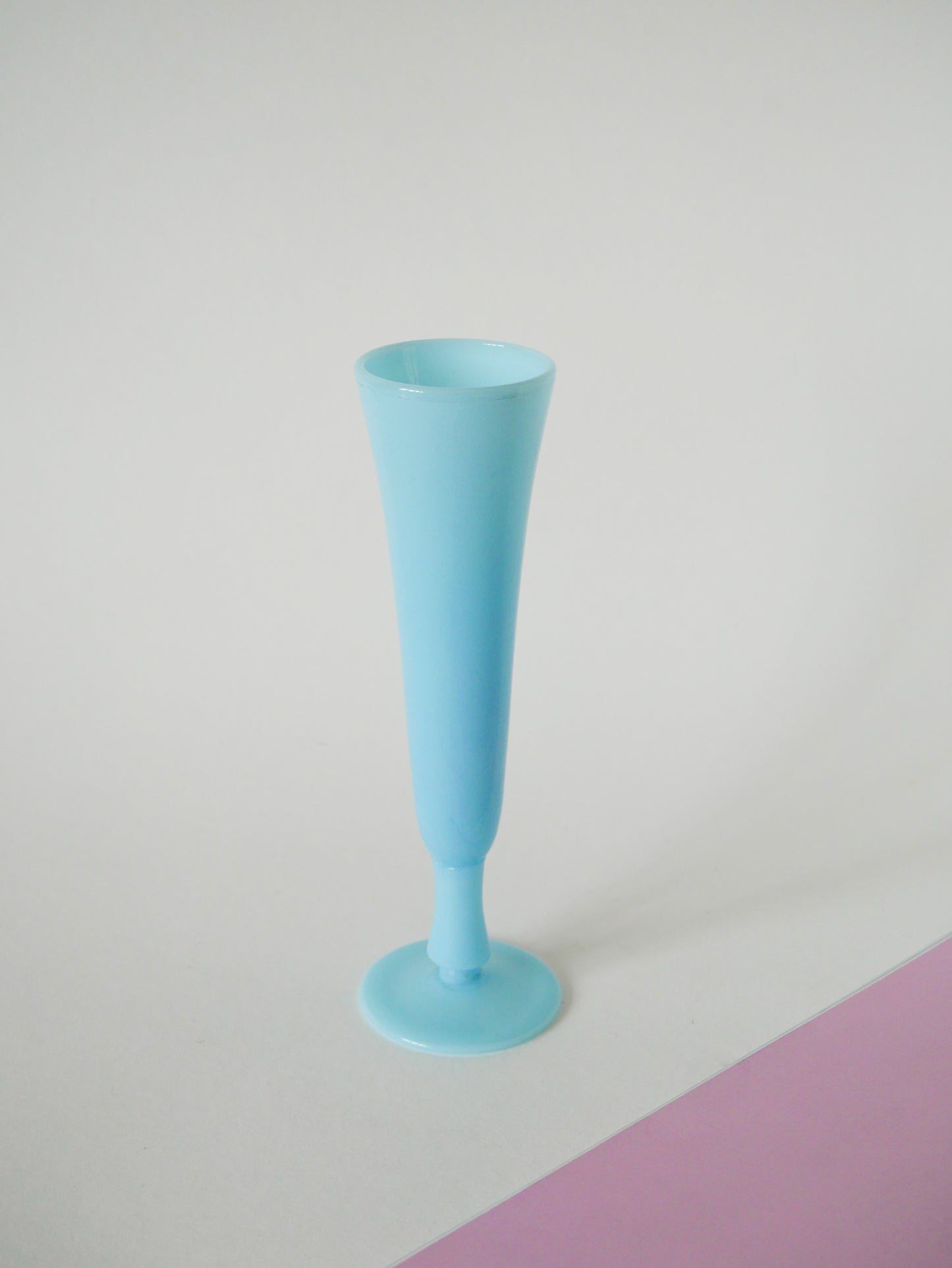 Vase en opaline bleu ciel, 1970