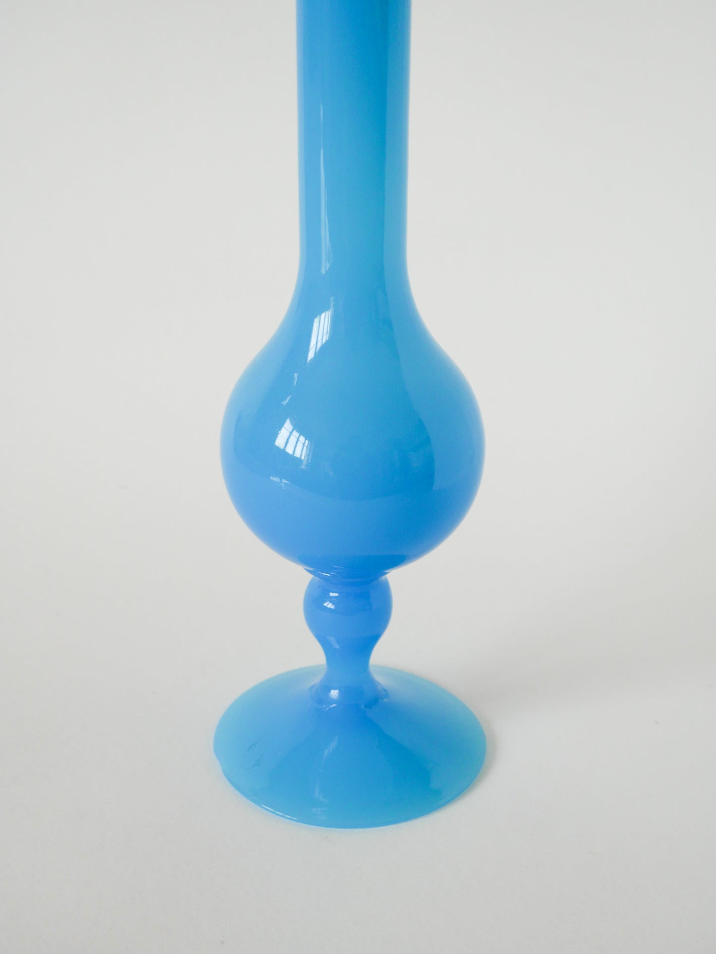 Grand vase en opaline bleu dentelé, 1970