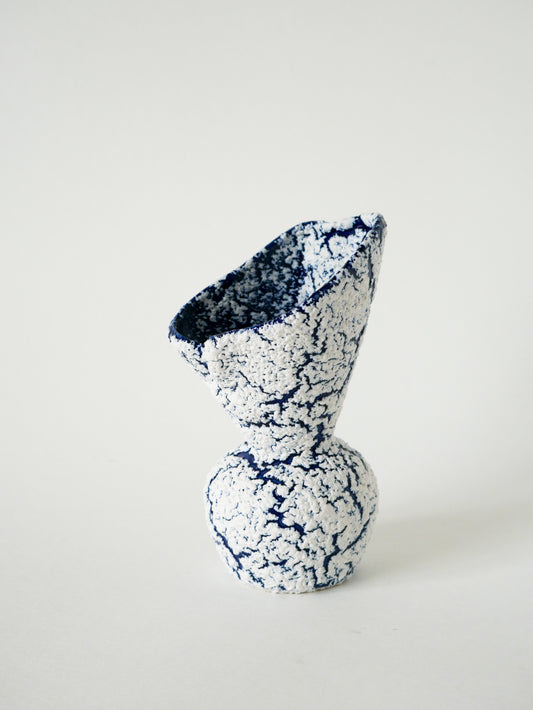 Vase en Fat Lava blanc et bleu Klein, Grès des Neiges, 1970