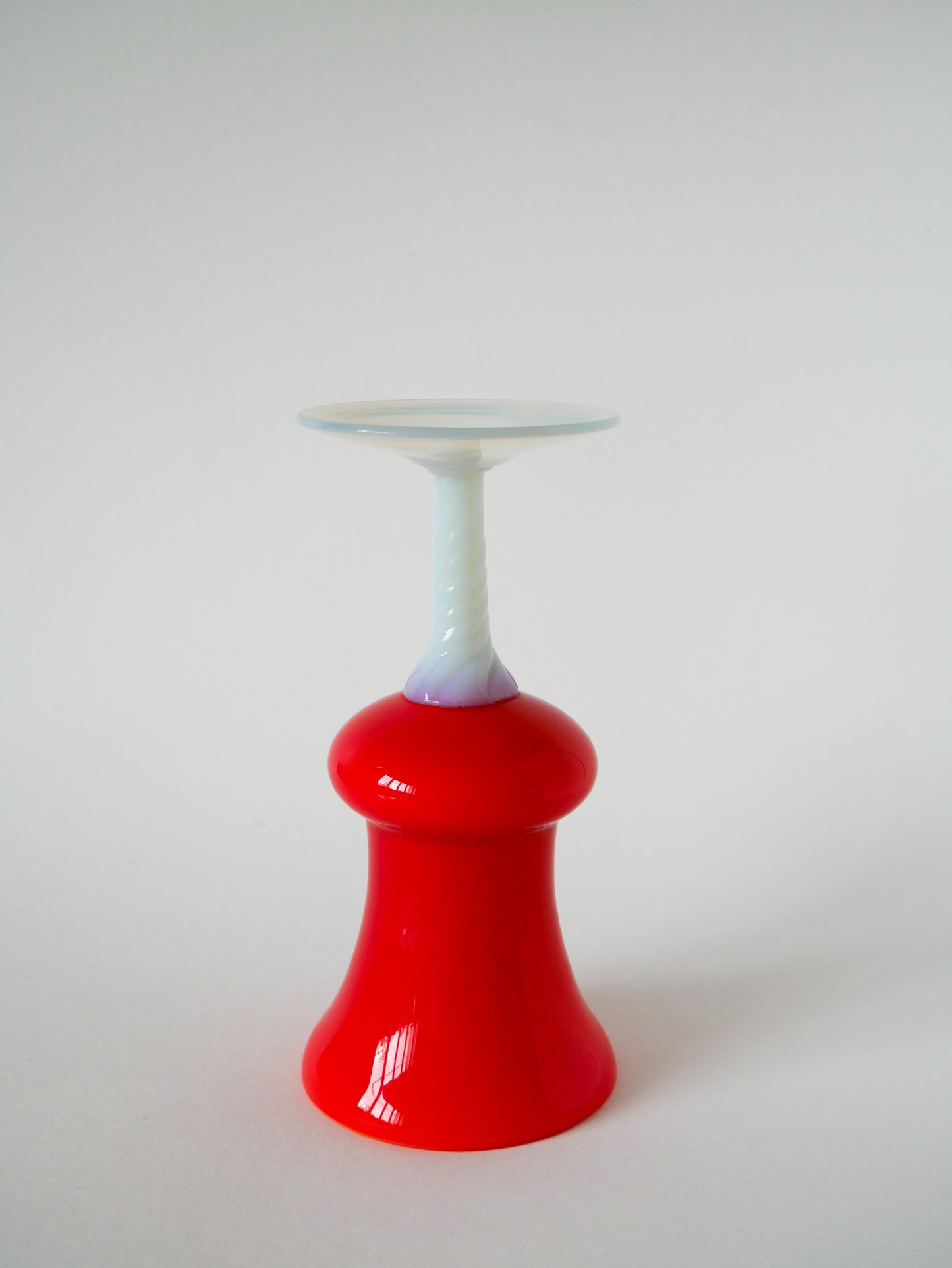 Vase en opaline rouge orange, 1960, 23 X 11 cm