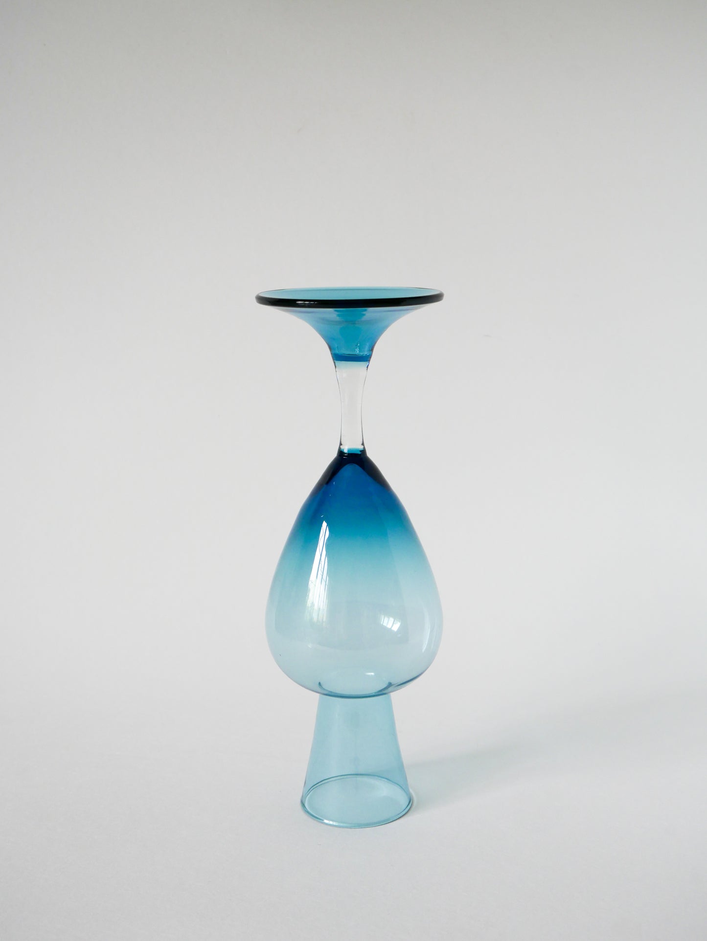 Vase en verre bleu vintage, Design, 1970