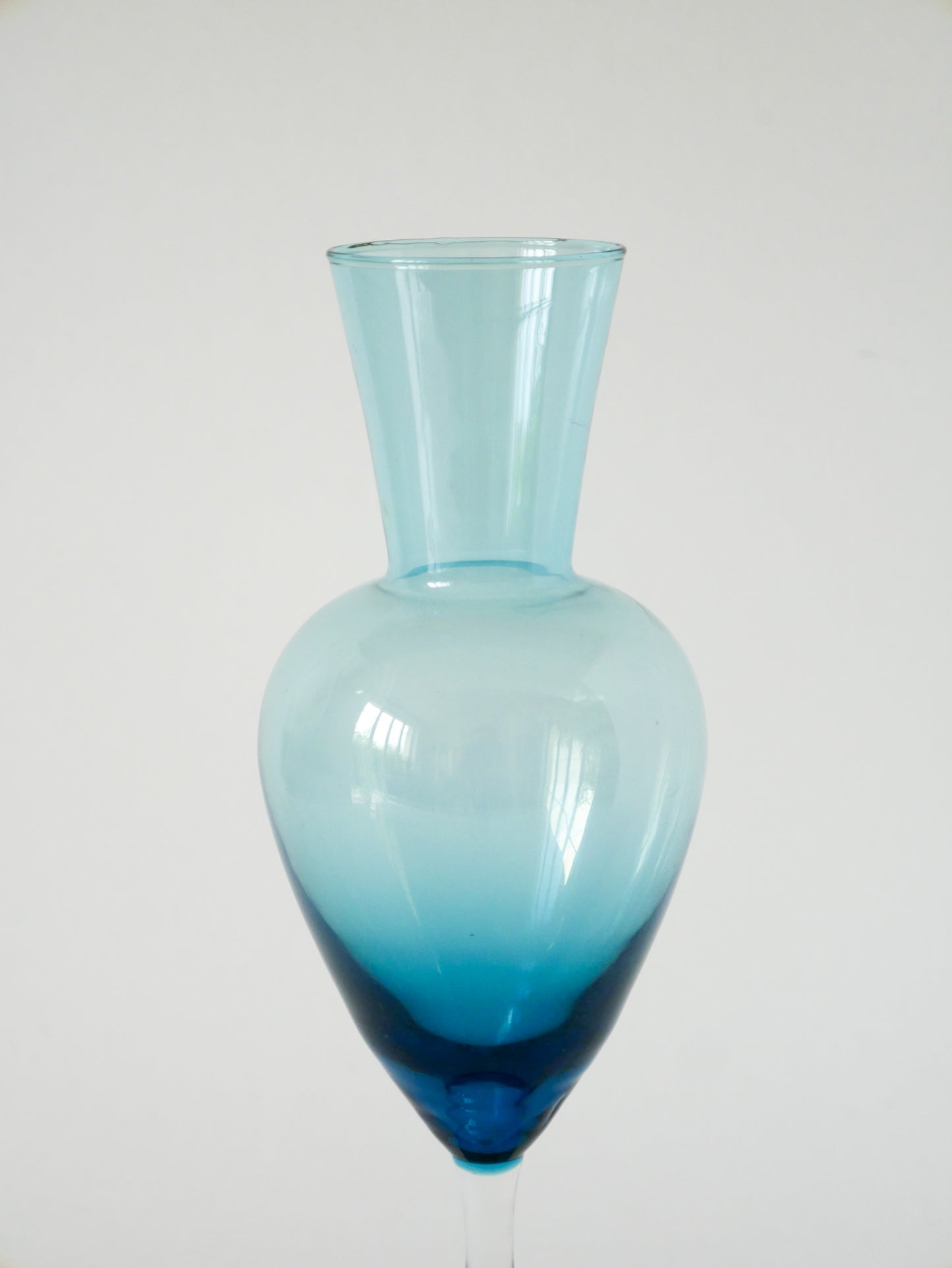 Vase en verre bleu vintage, Design, 1970