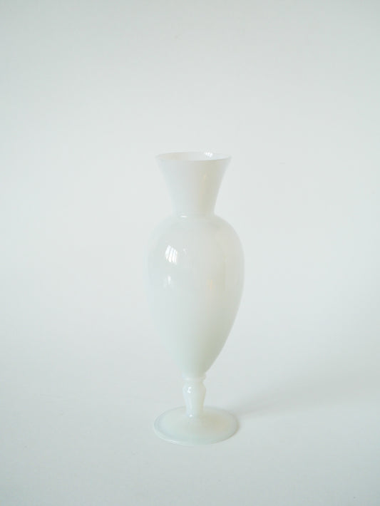 Vase en opaline blanc, Design, 1960 - 21 X 7 cm