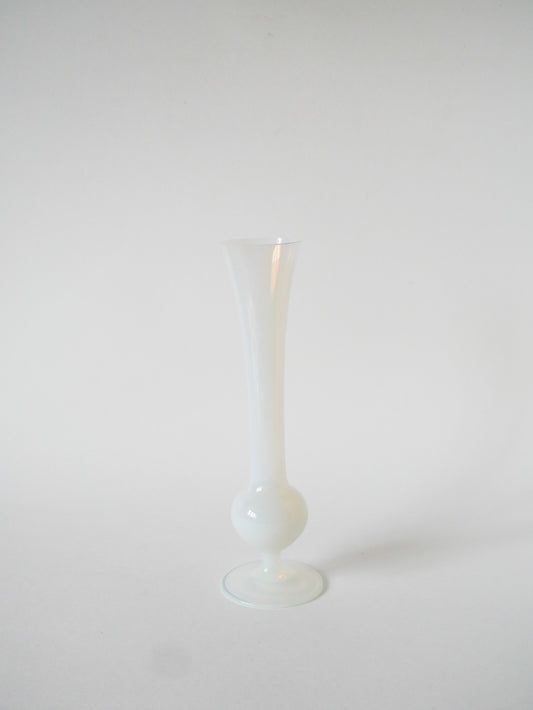 Vase en opaline, Blanc Opalescent, 1960