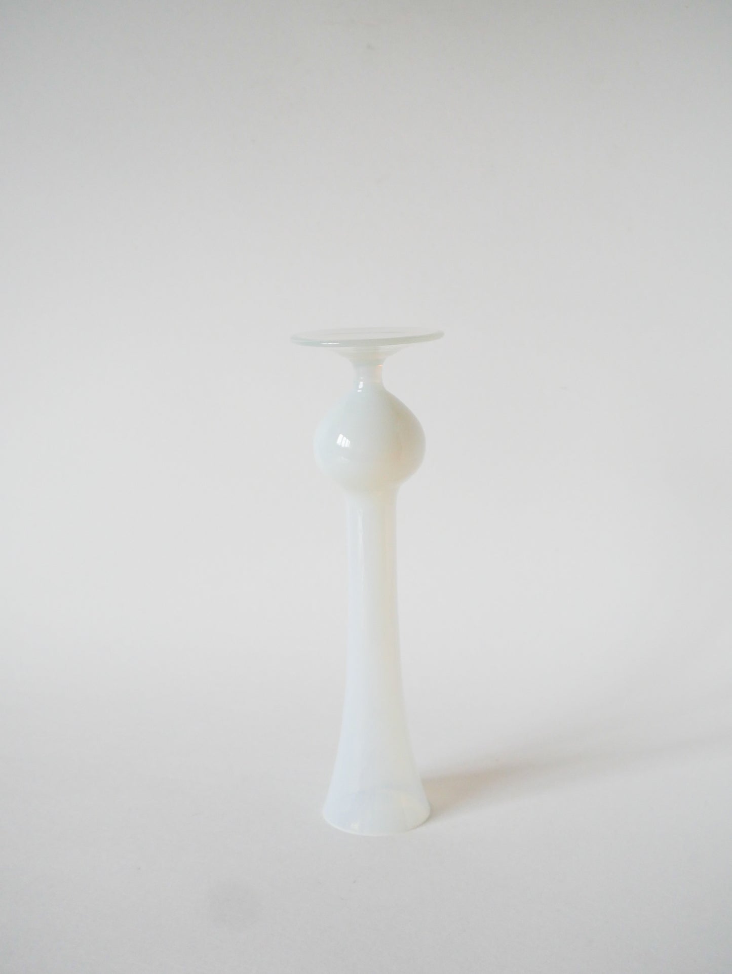 Vase en opaline, Blanc Opalescent, 1960