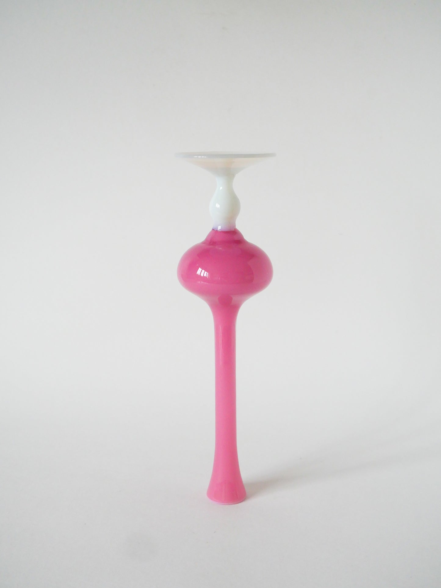 Grand vase en opaline, Rose Vif à pieds Blanc, 1960