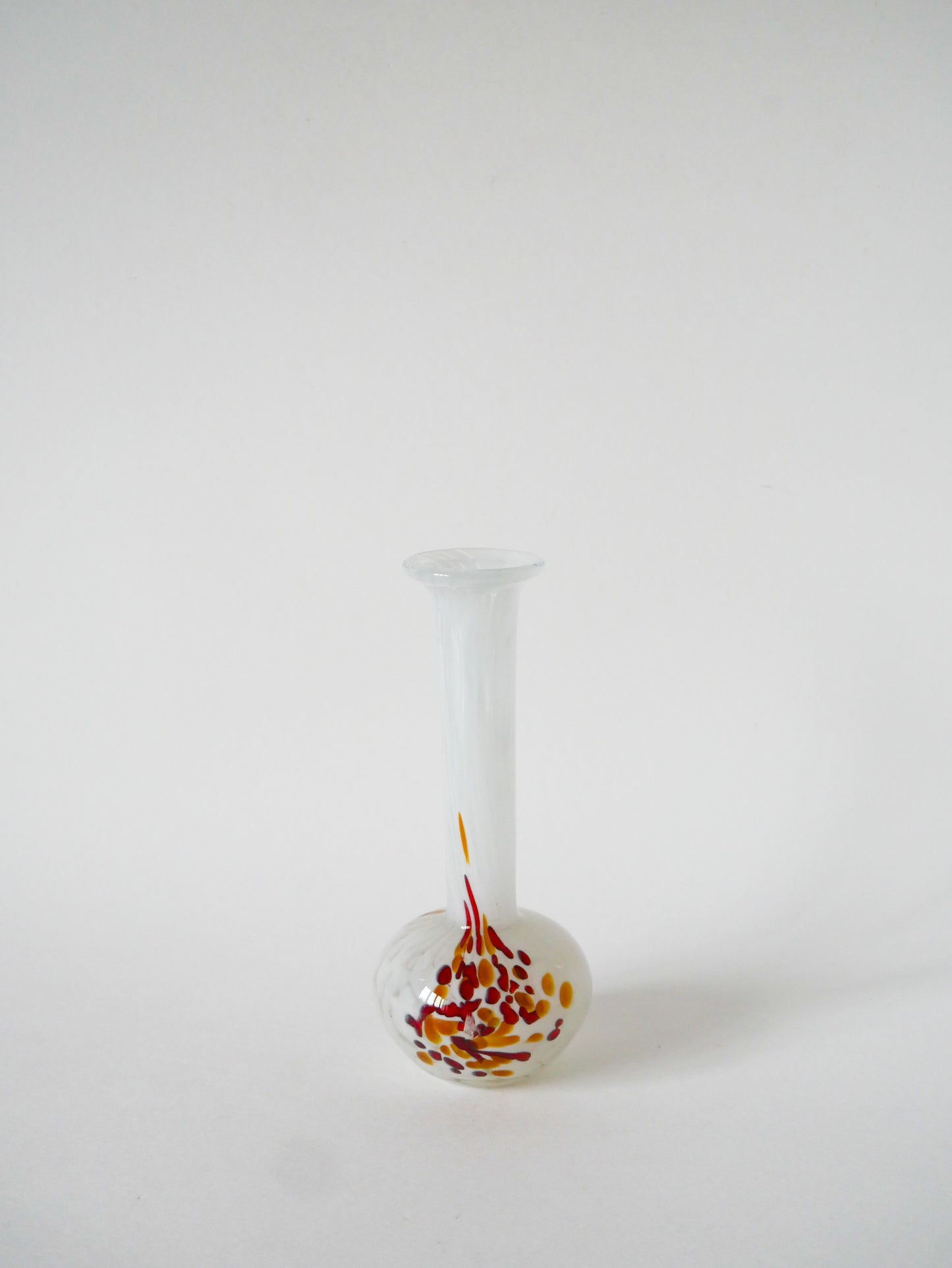 Vase en verre de Clichy, Moucheté, Blanc jaune et Rouge, 1920