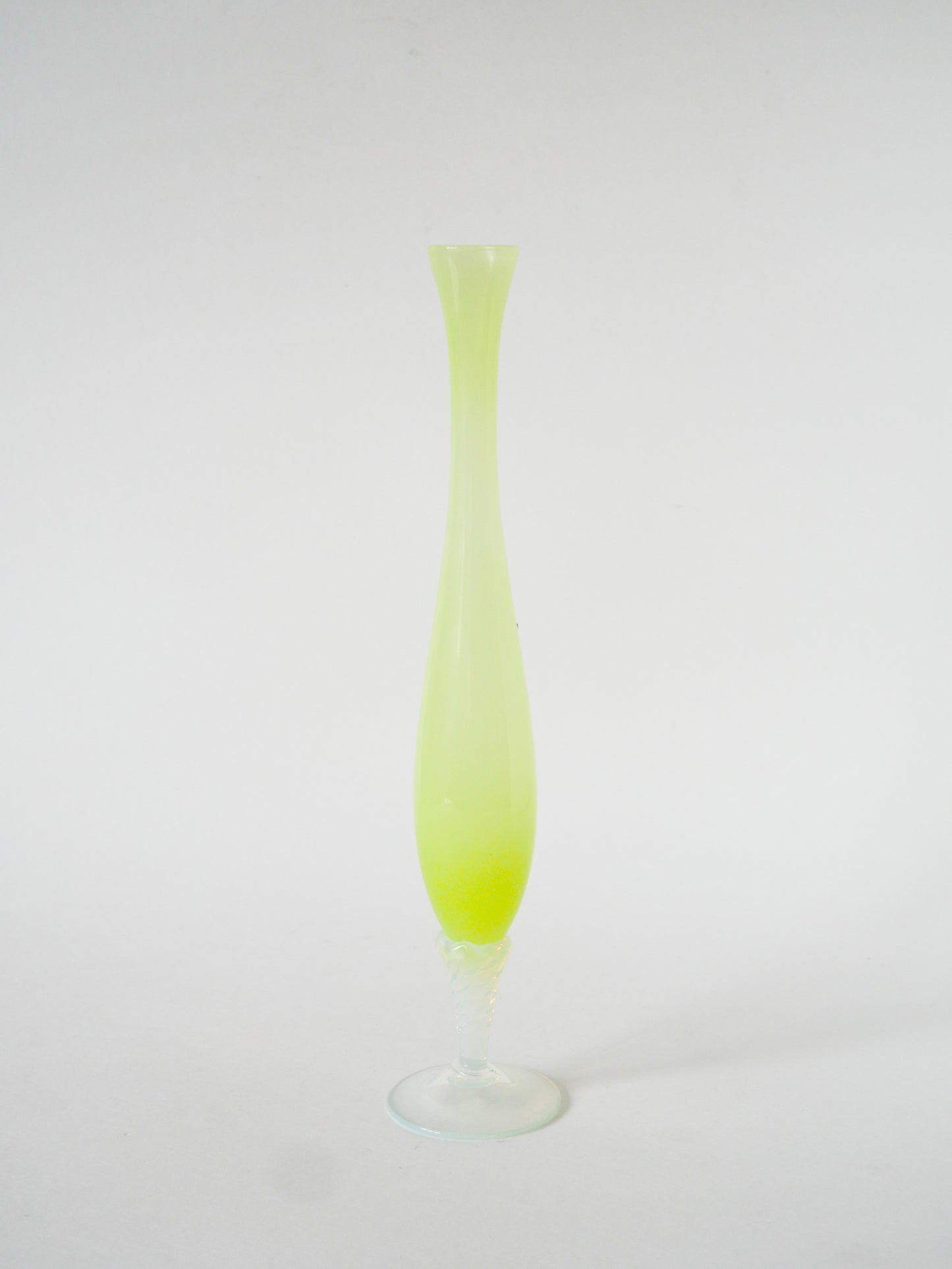 Vase en opaline allongé, Jaune et pieds Blanc, 1960