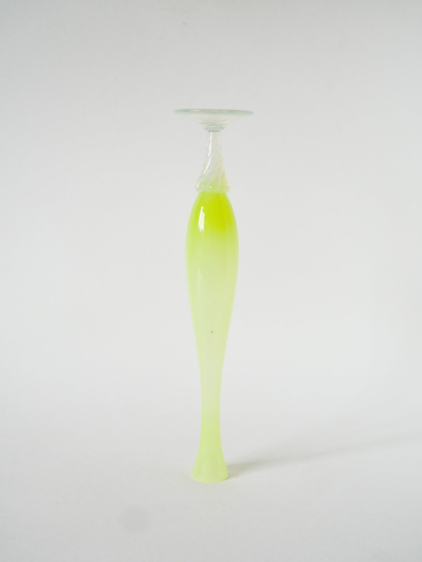 Vase en opaline allongé, Jaune et pieds Blanc, 1960