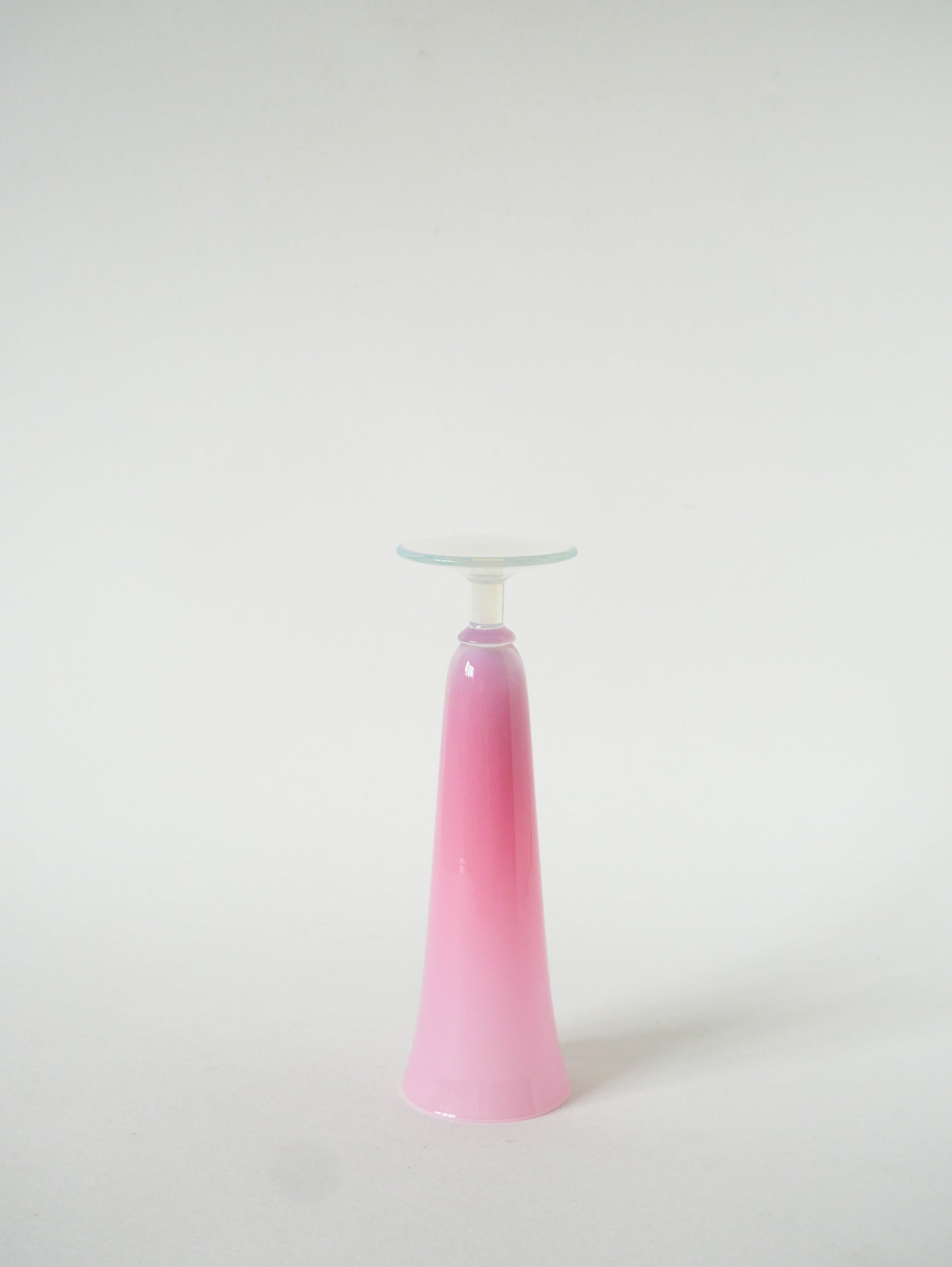 Petit vase en opaline, Rose Bonbon et pieds Opalescent, 1960