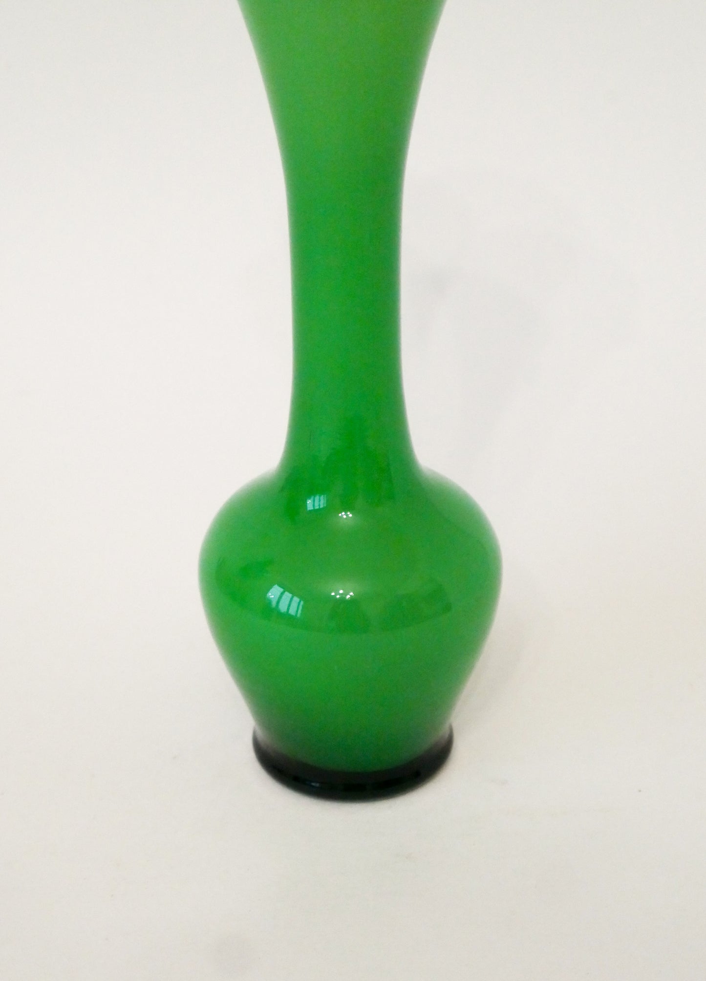 Vase en opaline dentelé Vert Vif, Design, 1960