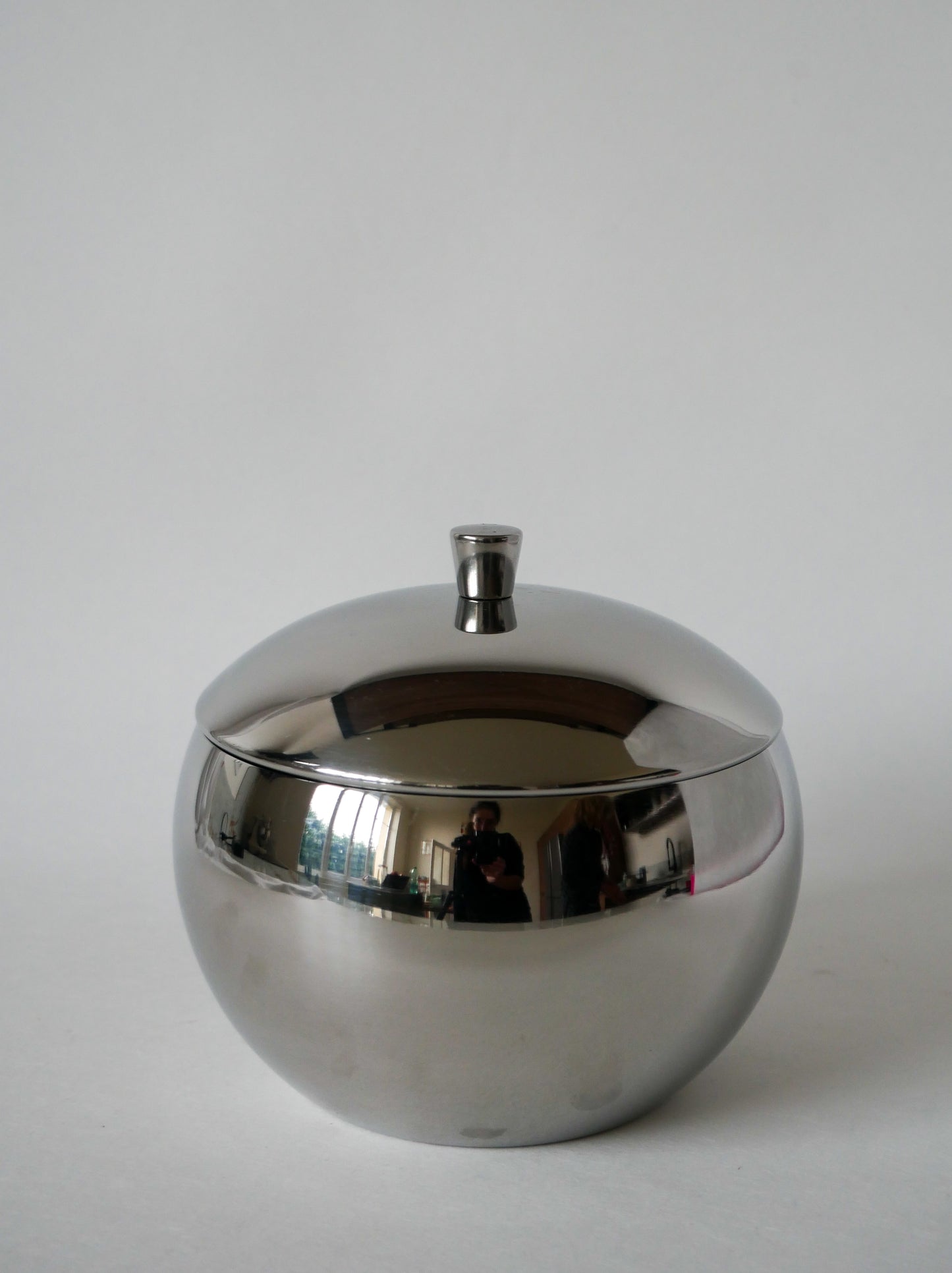 Boîte pomme en inox Design Italie 1970