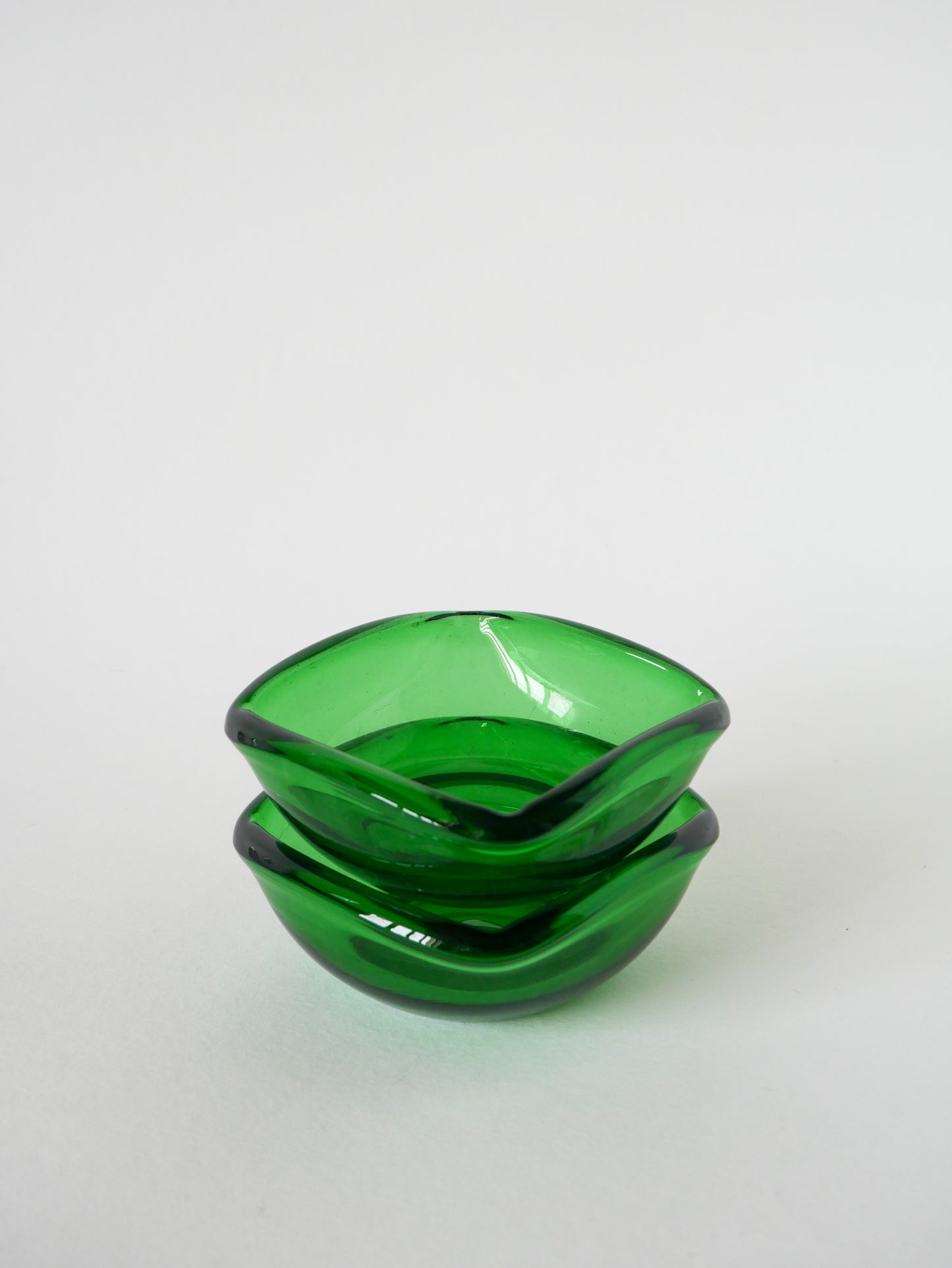 Paire de vide-poches en verre coloré vert, dans le goût de Murano, 1970