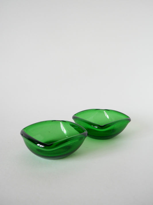 Paire de vide-poches en verre coloré vert, dans le goût de Murano, 1970