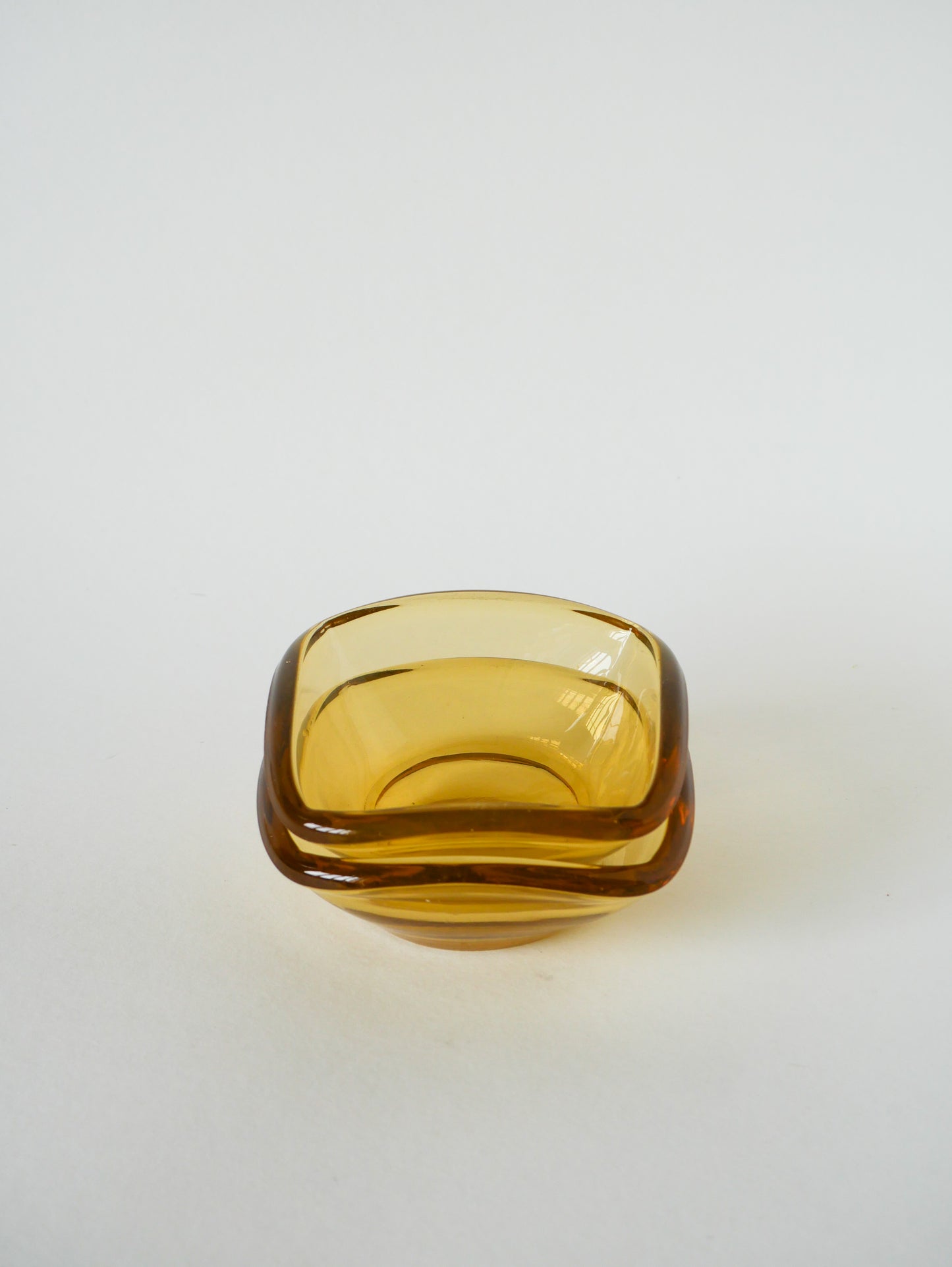 Paire de vide-poches en verre coloré jaune, dans le goût de Murano, 1970