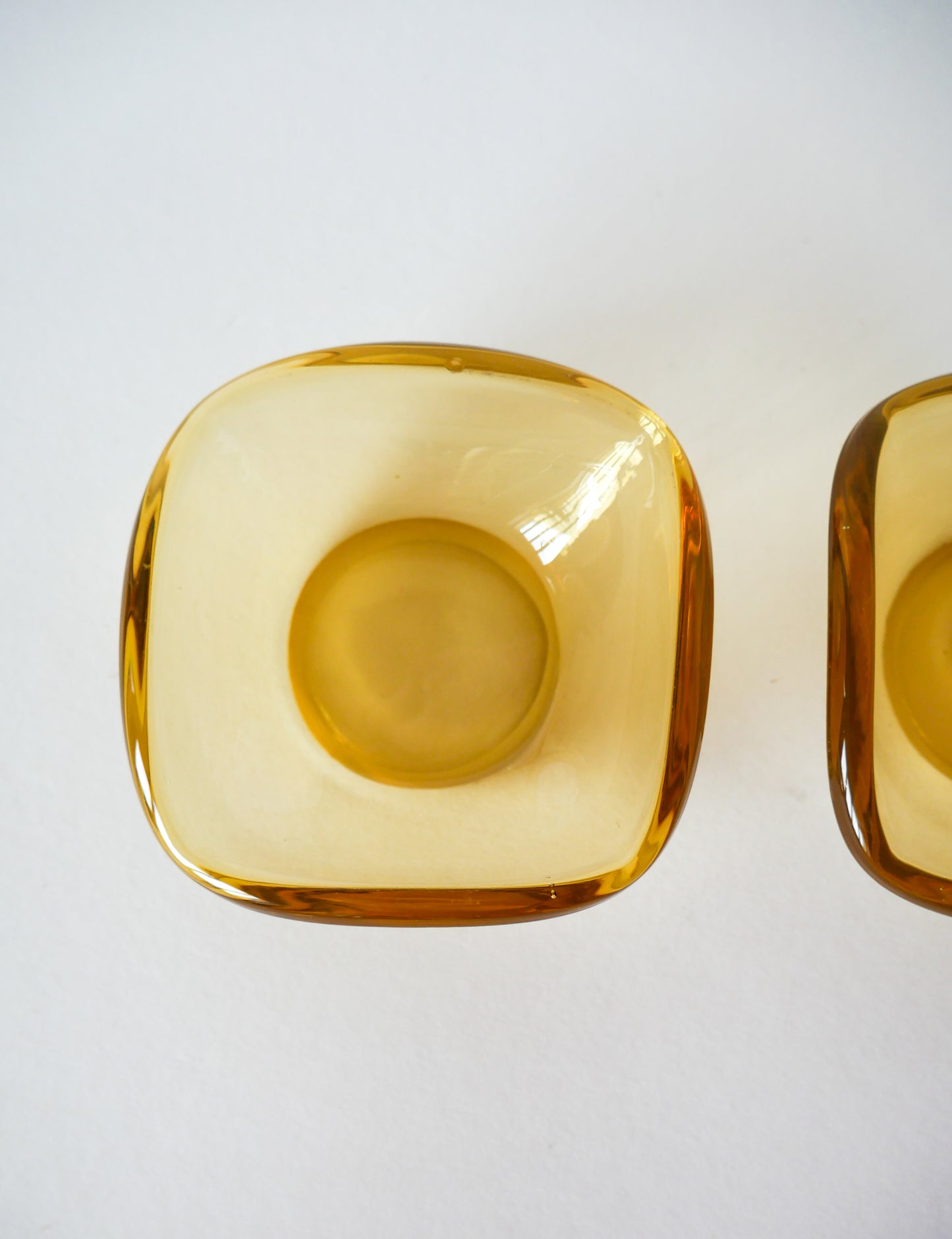 Paire de vide-poches en verre coloré jaune, dans le goût de Murano, 1970