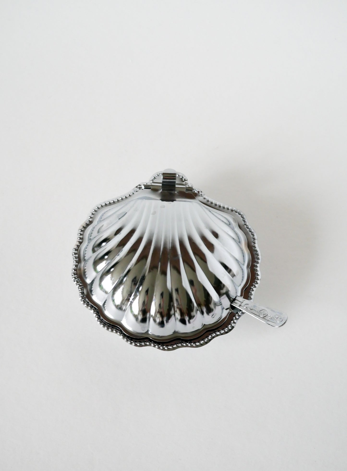 Beurrier coquillage en inox et verre bleu, avec beurrier, 1970