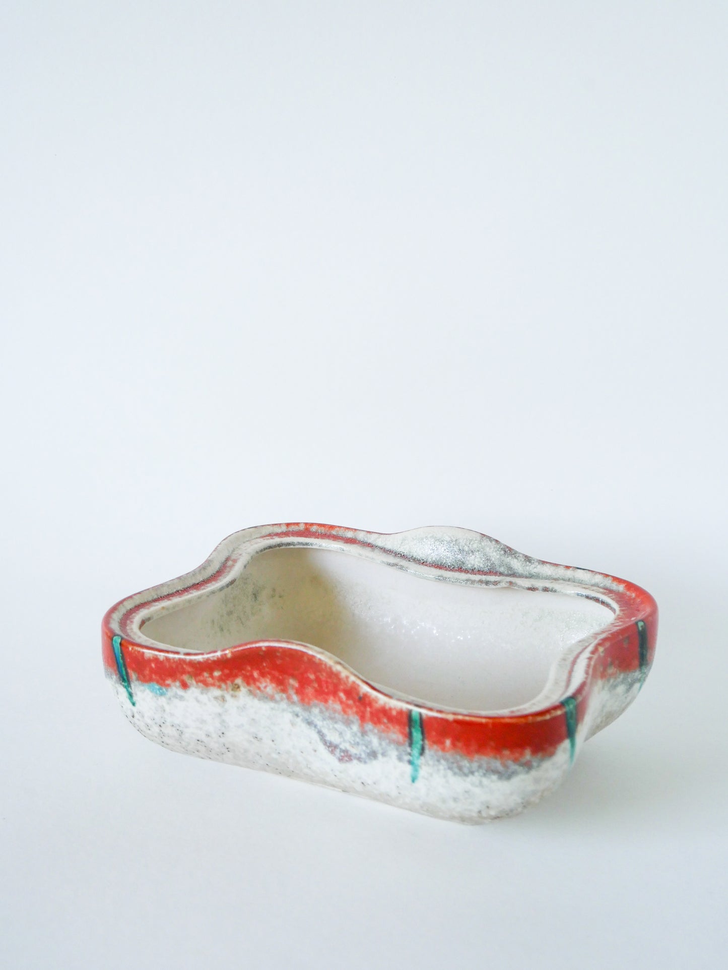 Grande boîte en céramique, blanc, orange et bleu, Fat Lava, Design, 1970