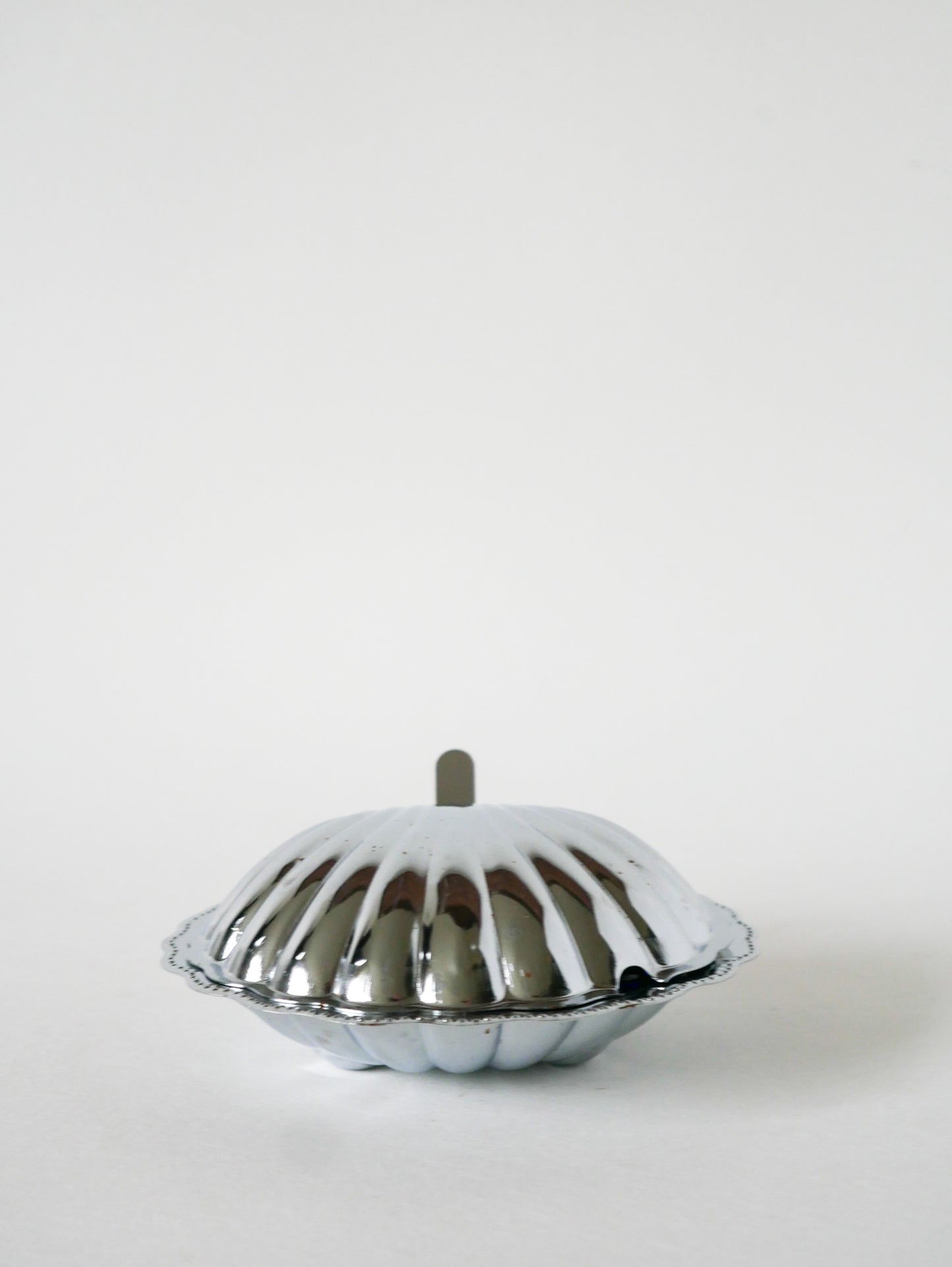 Vide-poche coquillage en inox, intérieur en verre bleu, 1970