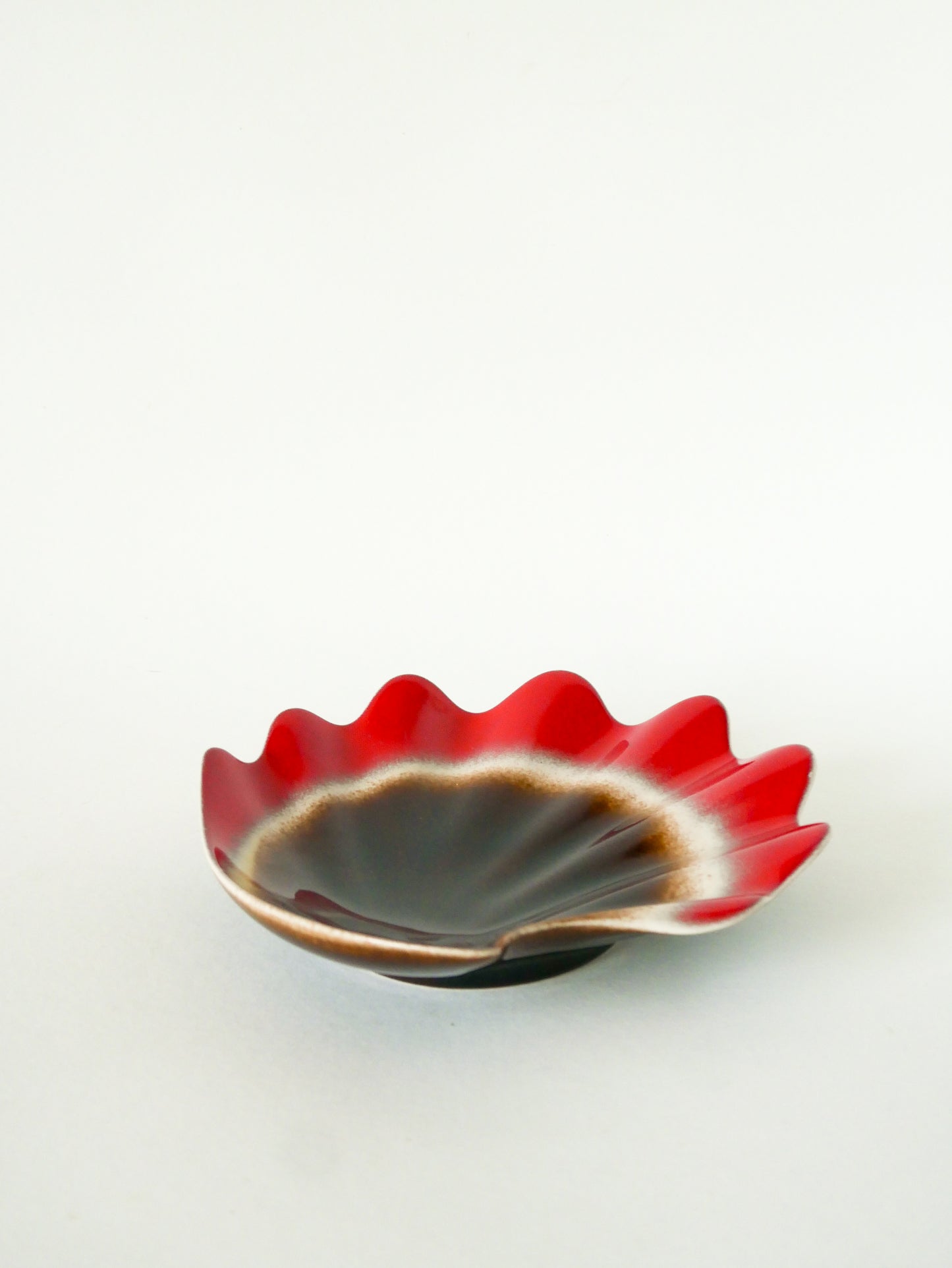 Vide-poche en céramique forme Coquillage, Rouge et Marron, 1970