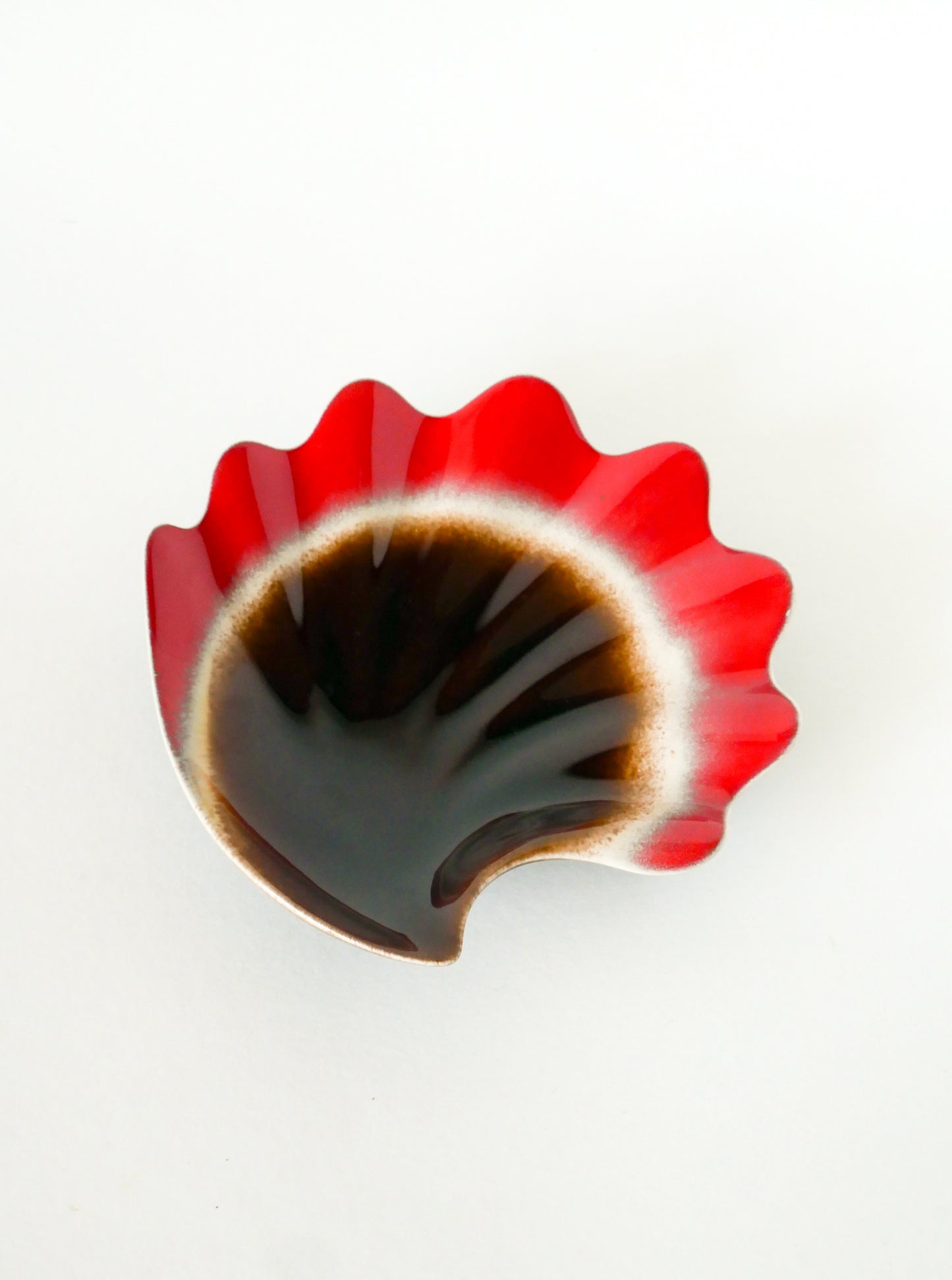 Vide-poche en céramique forme Coquillage, Rouge et Marron, 1970