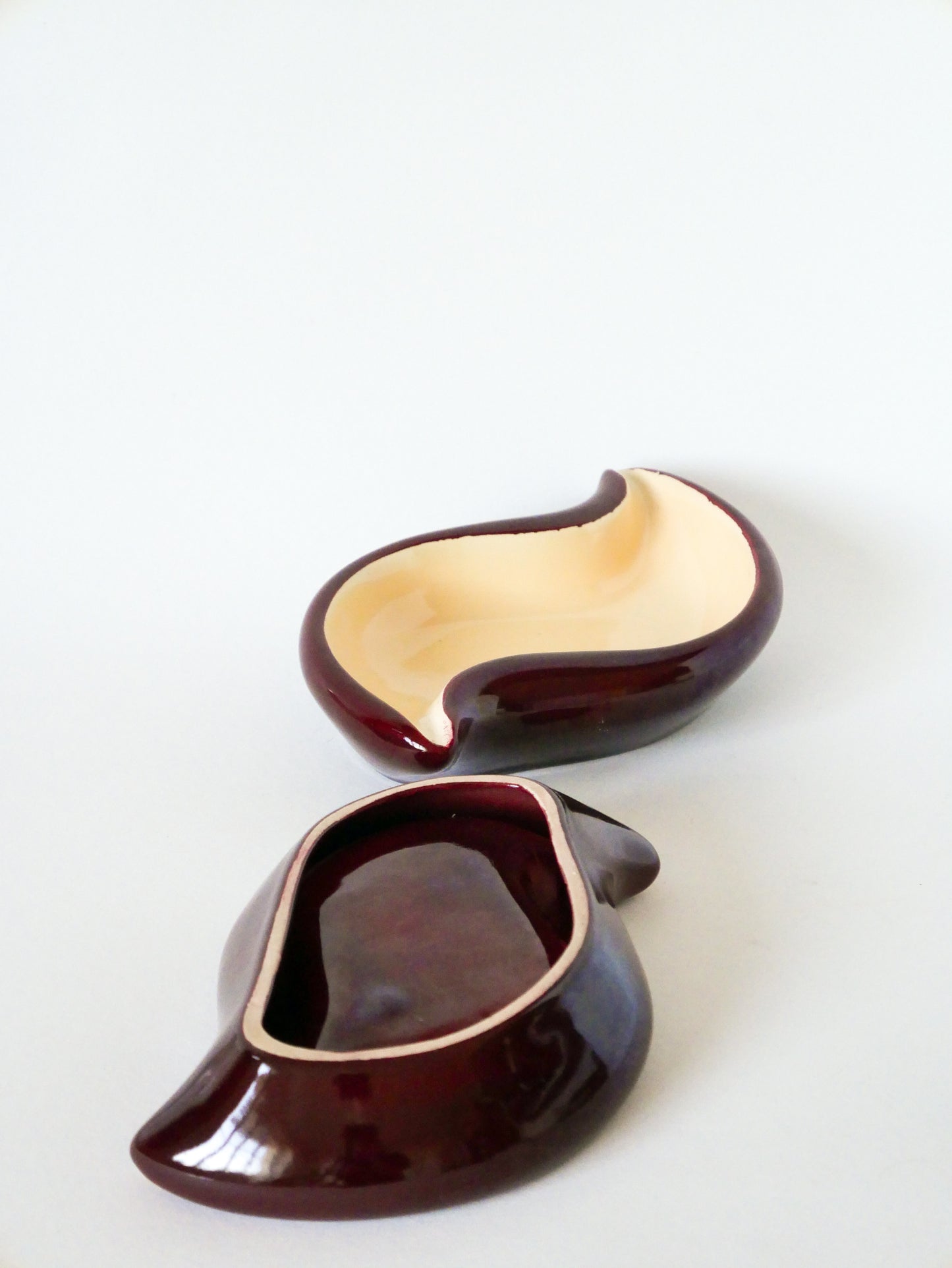 Paire de vide-poches en céramique Forme Libre Gien, Bordeaux et Beige, Design, 1960