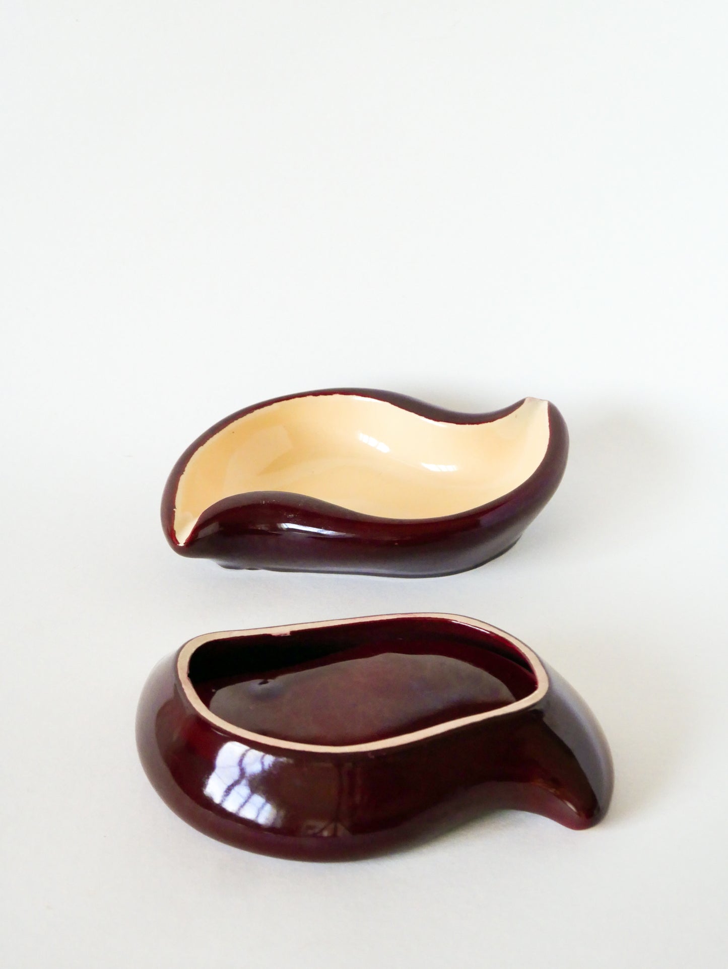 Paire de vide-poches en céramique Forme Libre Gien, Bordeaux et Beige, Design, 1960