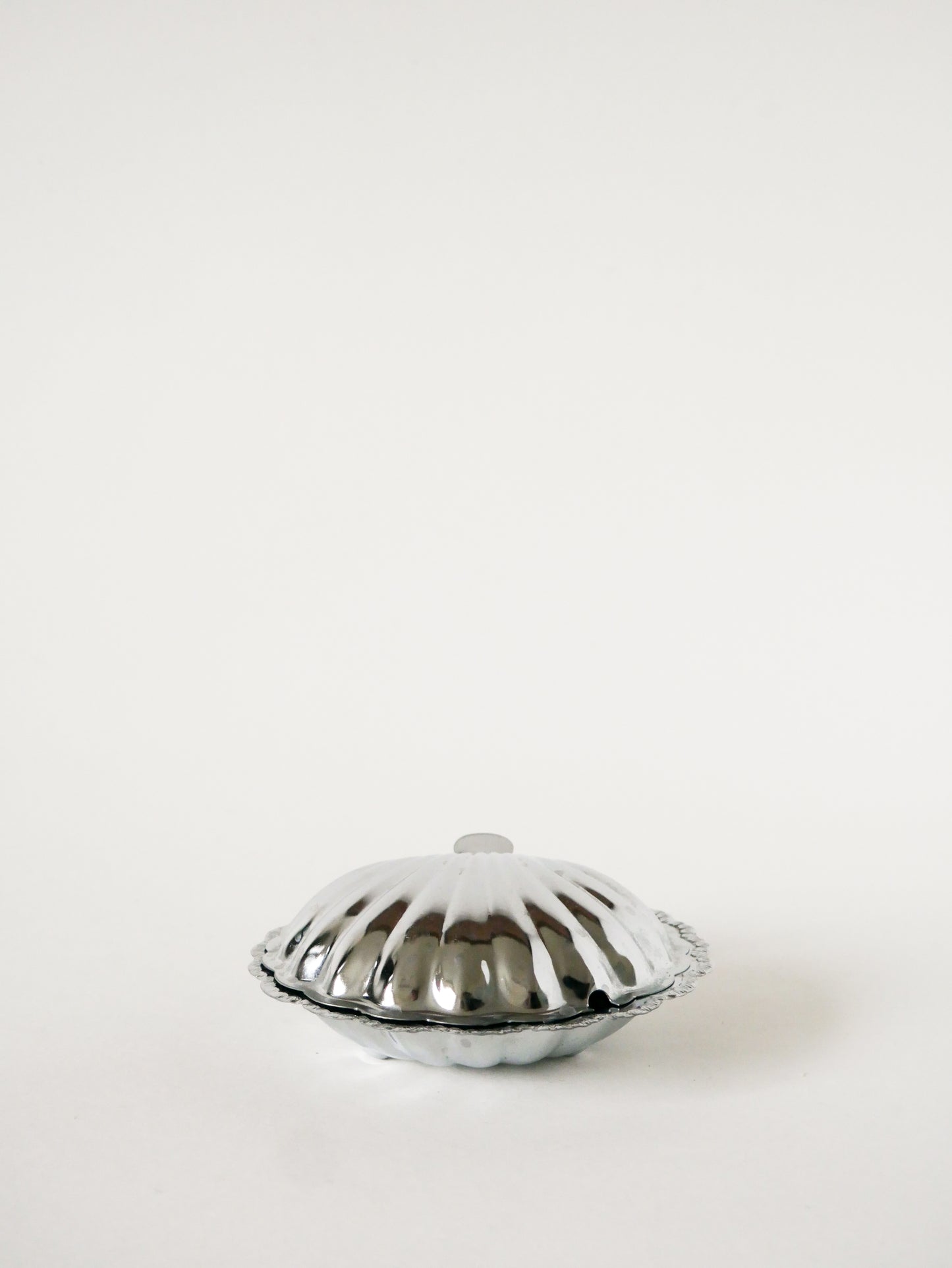 Vide-poche coquillage en inox avec intérieur en Verre bleu, Design, 1970