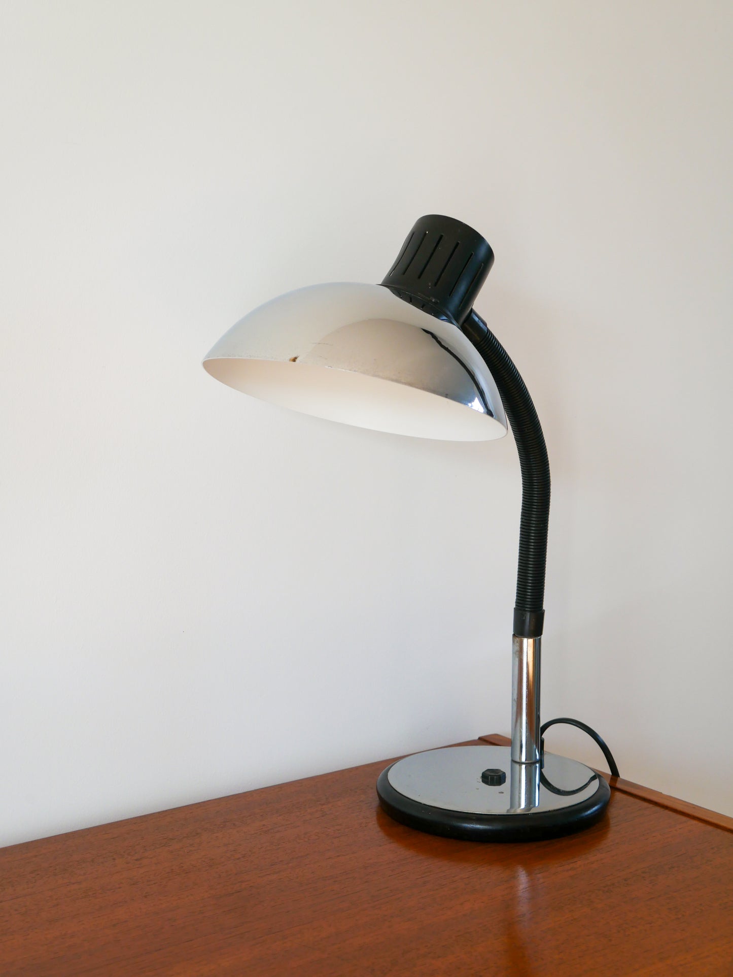 Lampe de bureau orientable en métal Chromé, Aluminor, Design, 1970