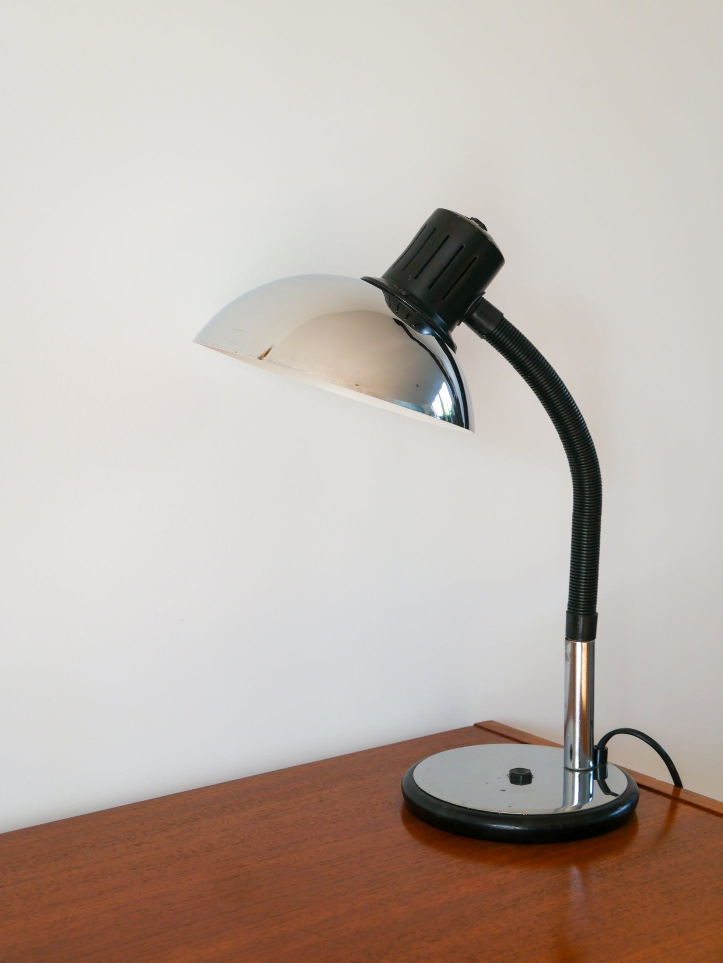 Lampe de bureau orientable en métal Chromé, Aluminor, Design, 1970