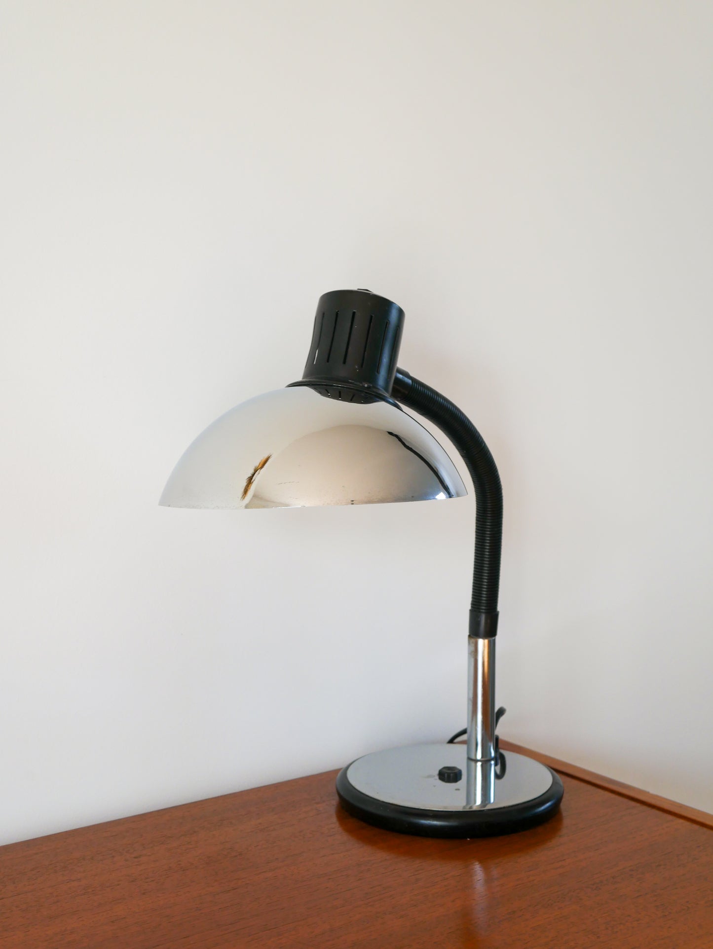 Lampe de bureau orientable en métal Chromé, Aluminor, Design, 1970