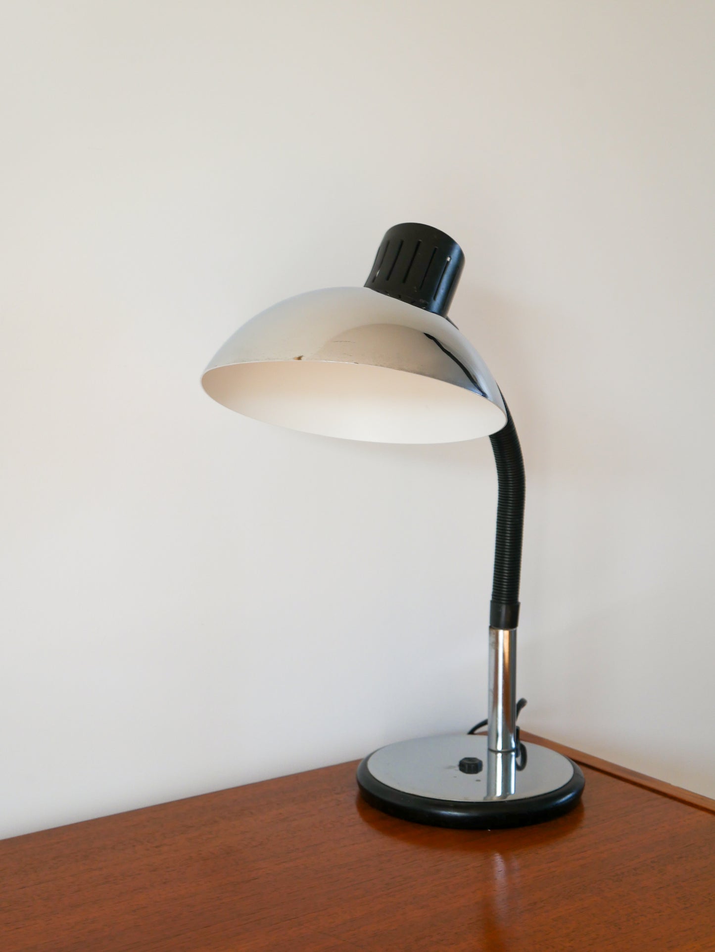 Lampe de bureau orientable en métal Chromé, Aluminor, Design, 1970