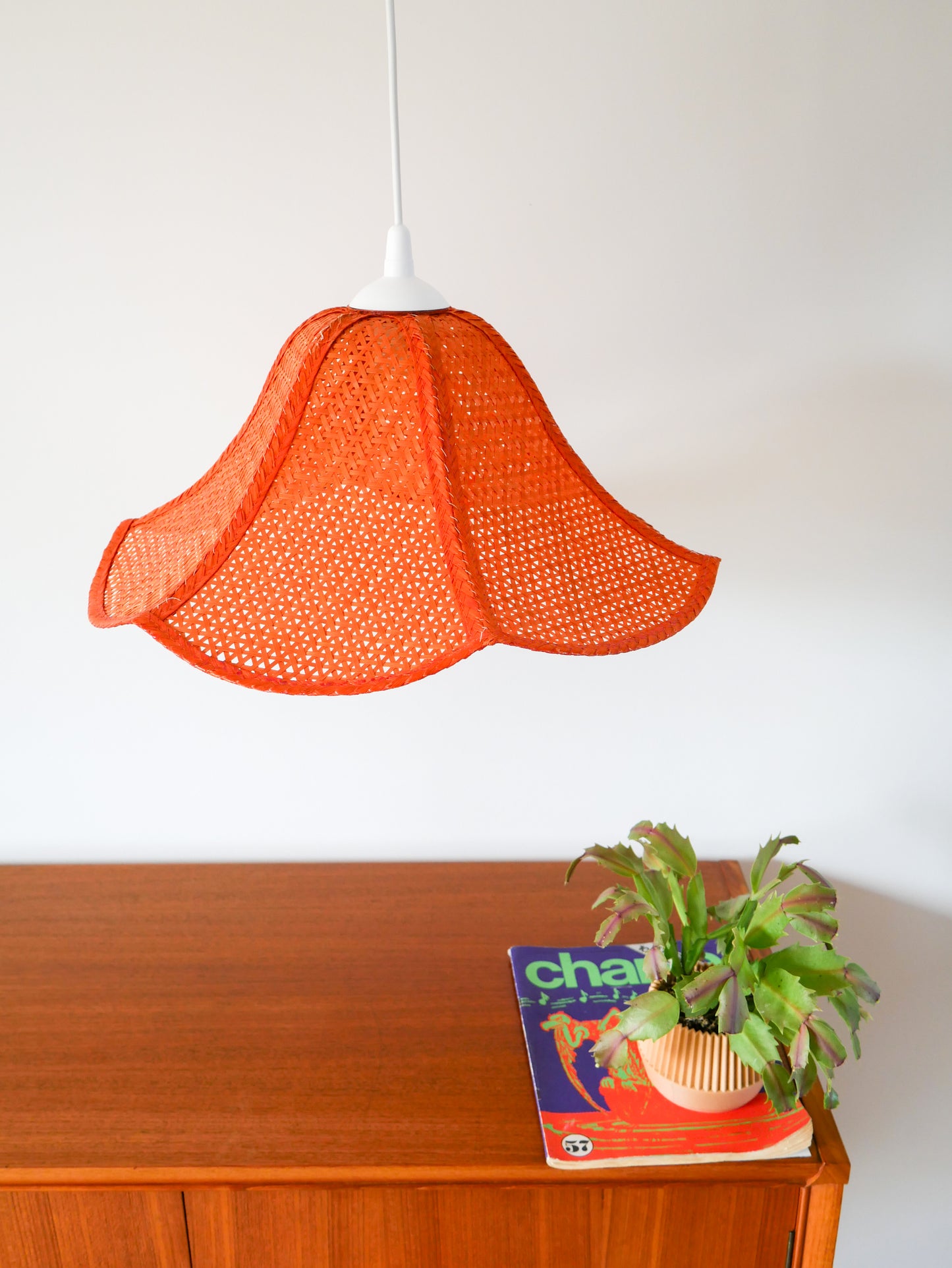 Suspension fleur lotus en rotin et bambou scandinave orange 1970