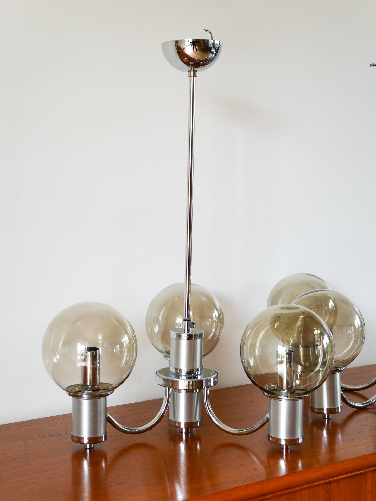 Lustre trois branches, en chrome et globes en verre fumé, Design, 1970