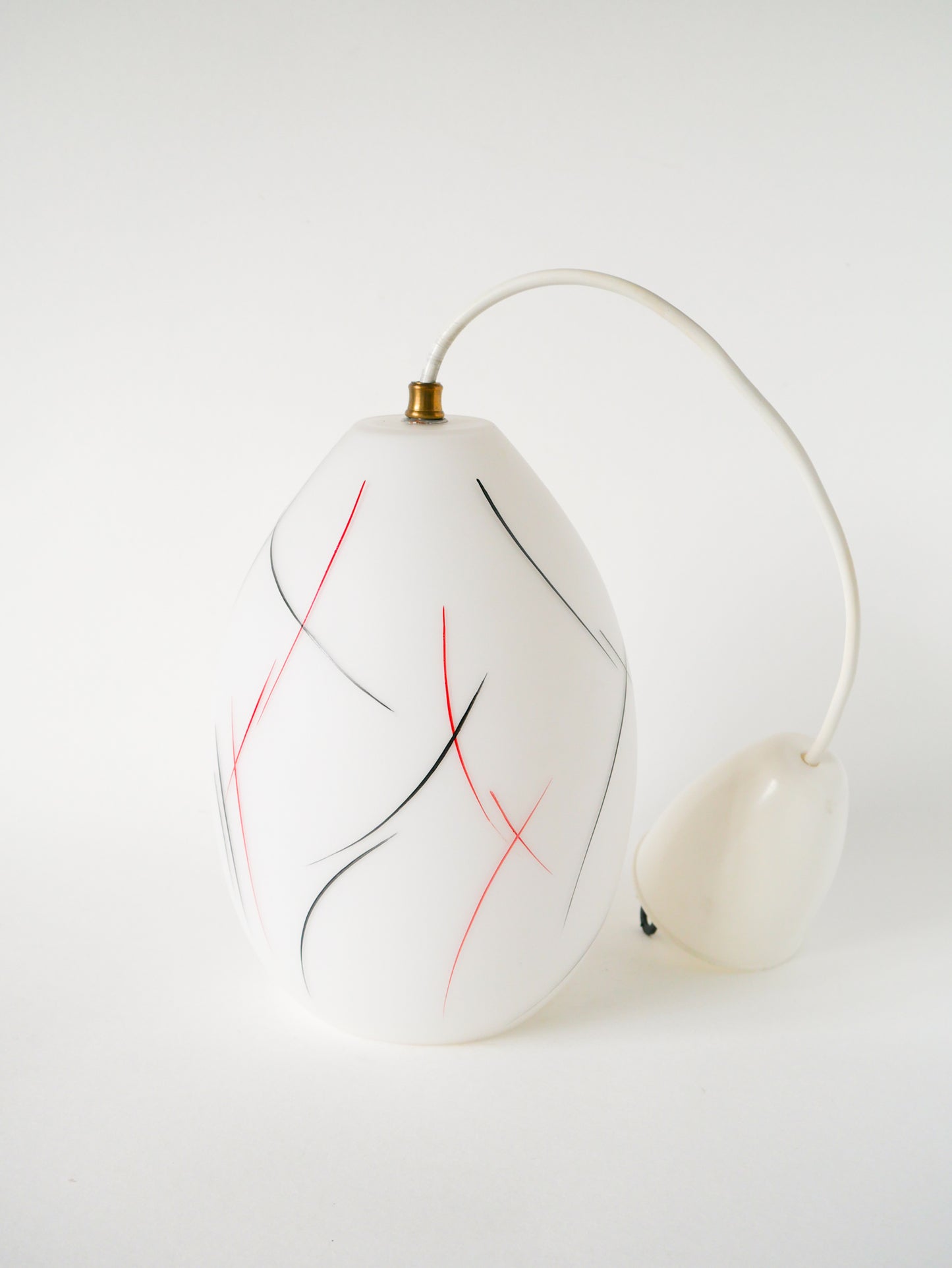 Suspension ovale en opaline Mat, formes libres, Blanc Noir et Rouge, Design Scandinave, 1960