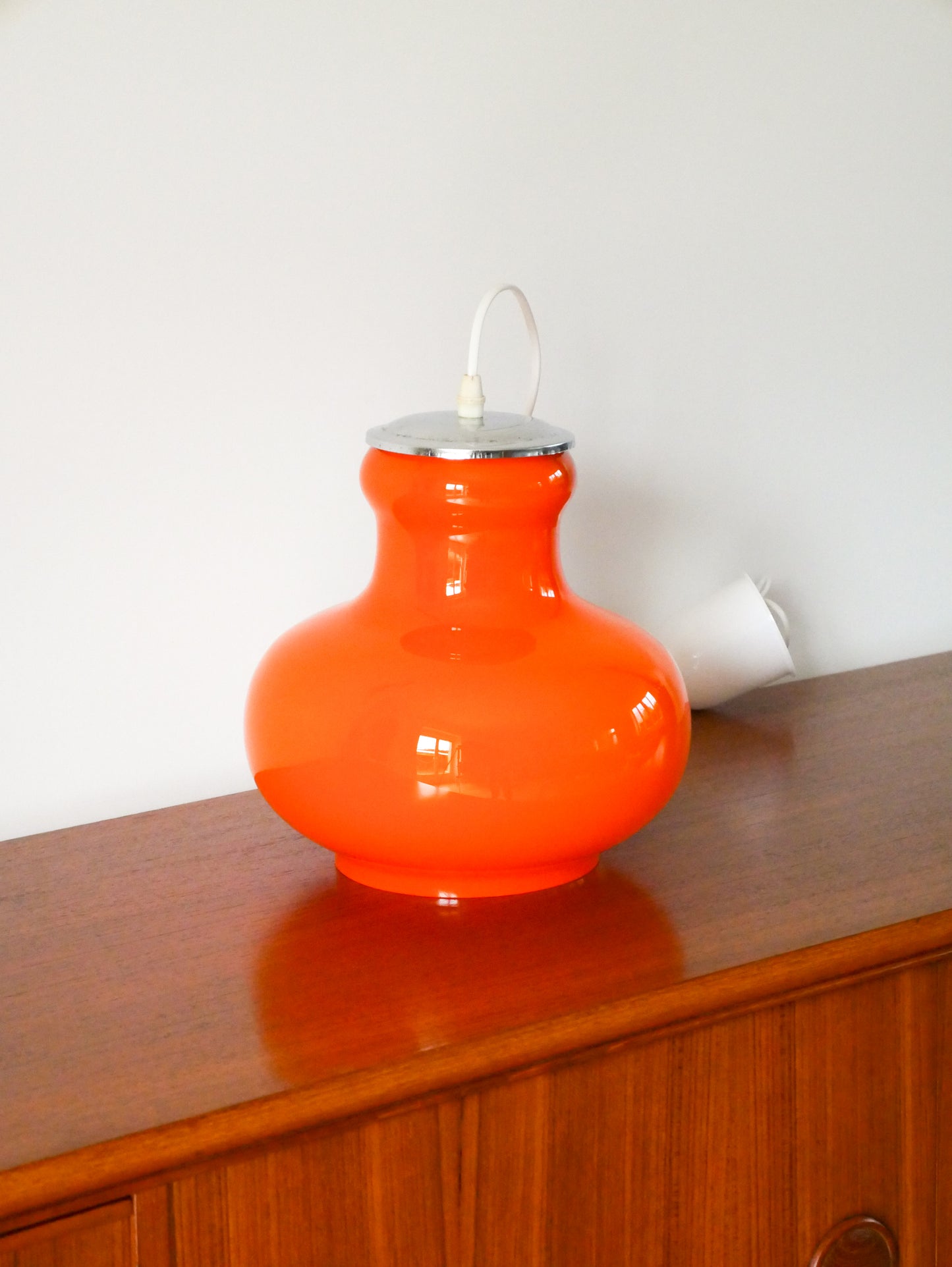 Suspension en opaline et chrome, Orange, Design, 1970