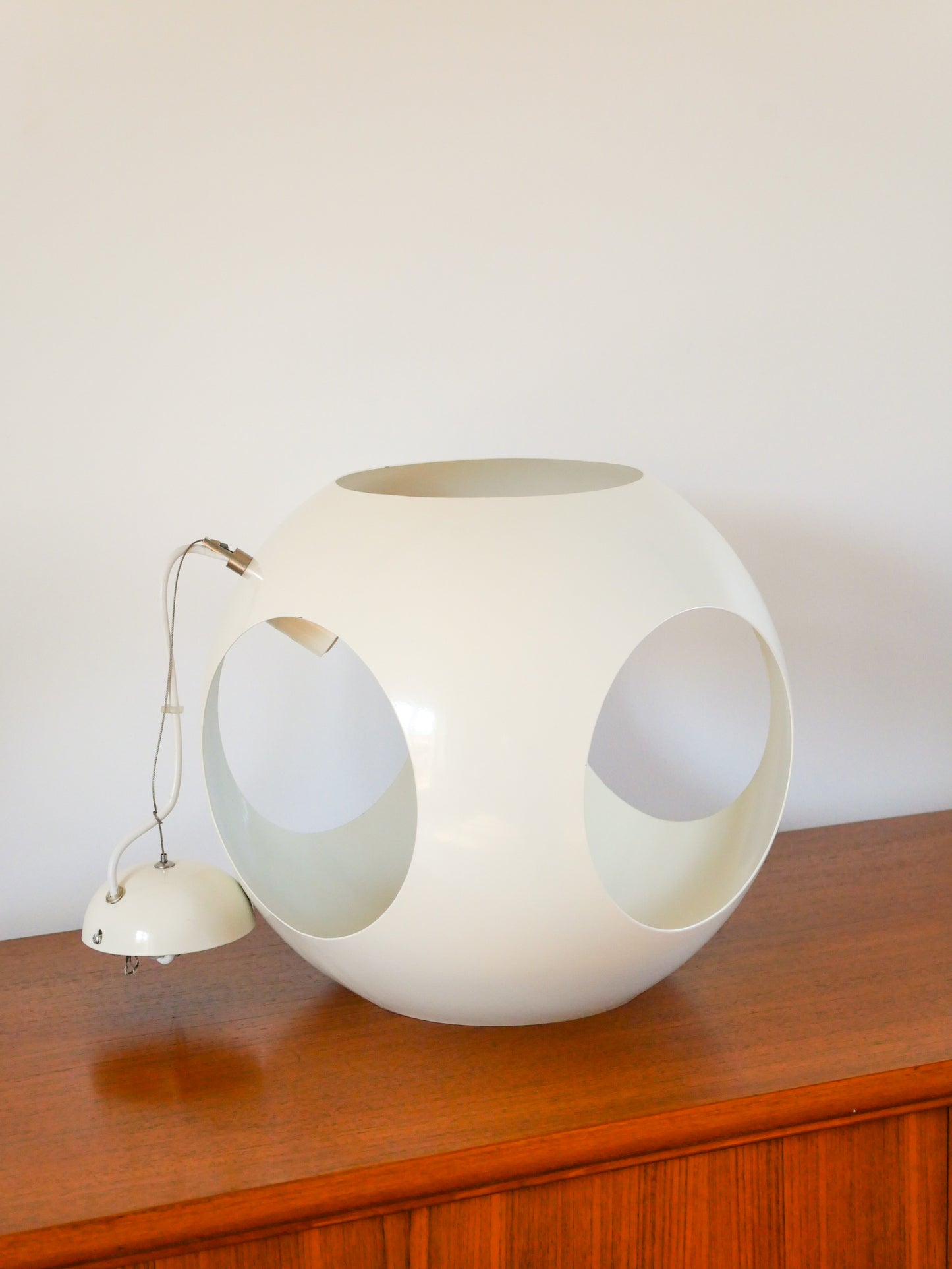 Suspension Design Eye ball en métal blanc, Space Age, UFO, 1970 - 32 cm