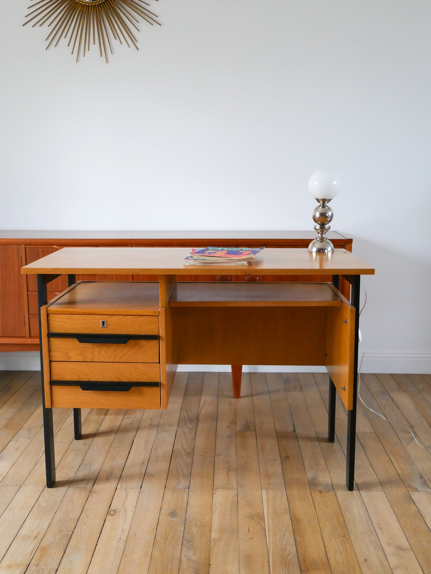 Bureau scandinave en placage chêne blond et métal, Design Moderniste, 1960