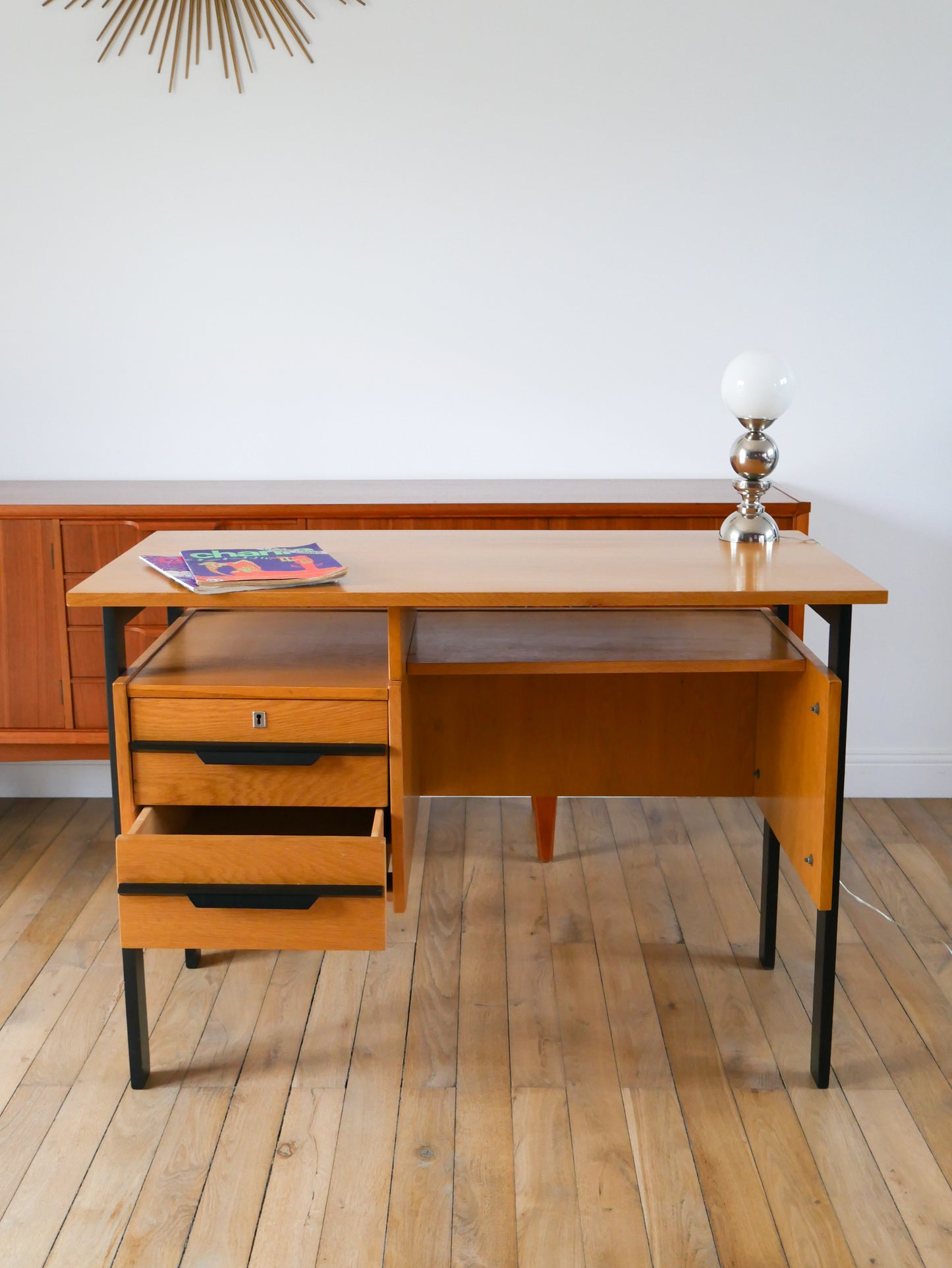 Bureau scandinave en placage chêne blond et métal, Design Moderniste, 1960