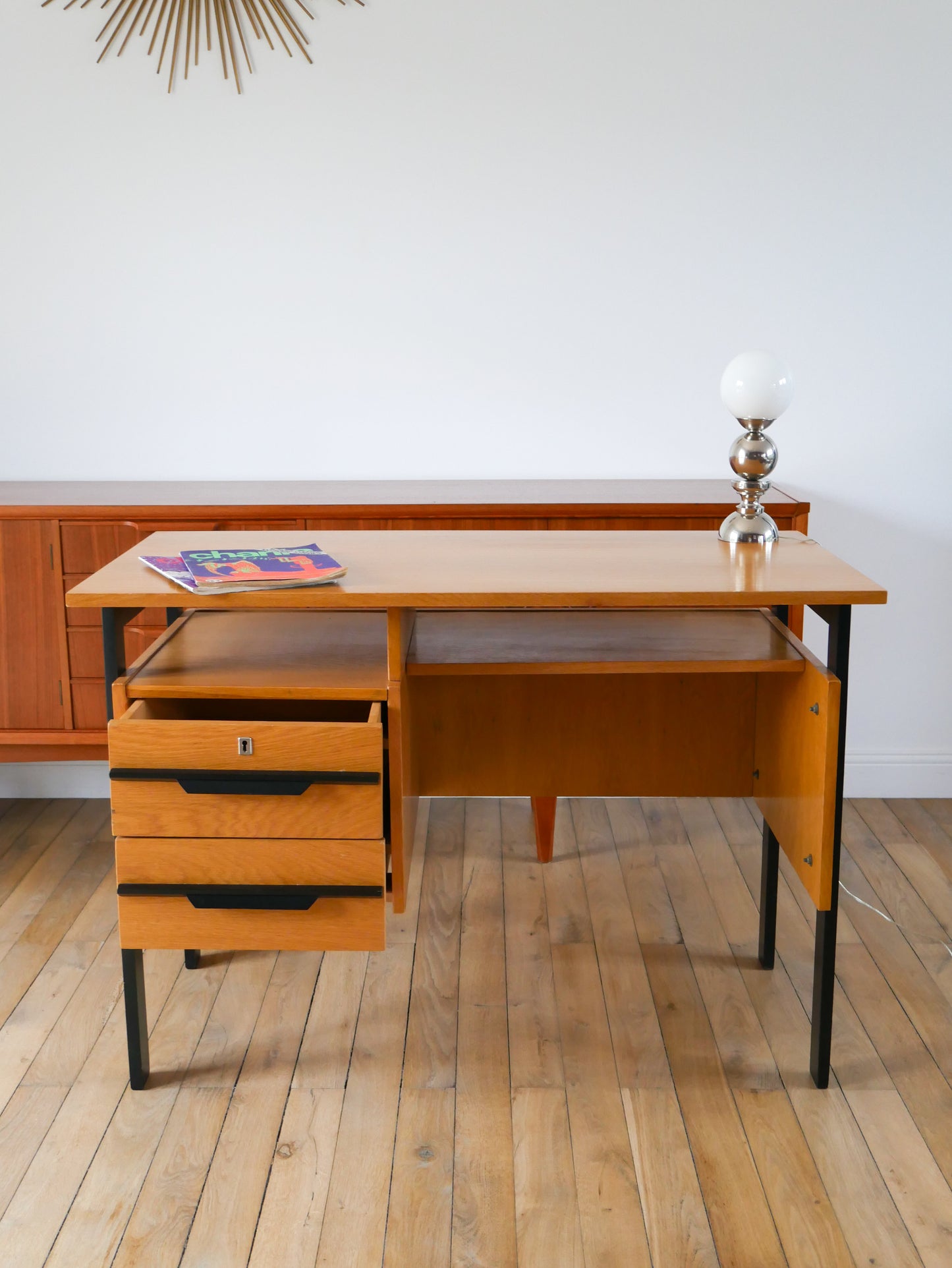 Bureau scandinave en placage chêne blond et métal, Design Moderniste, 1960